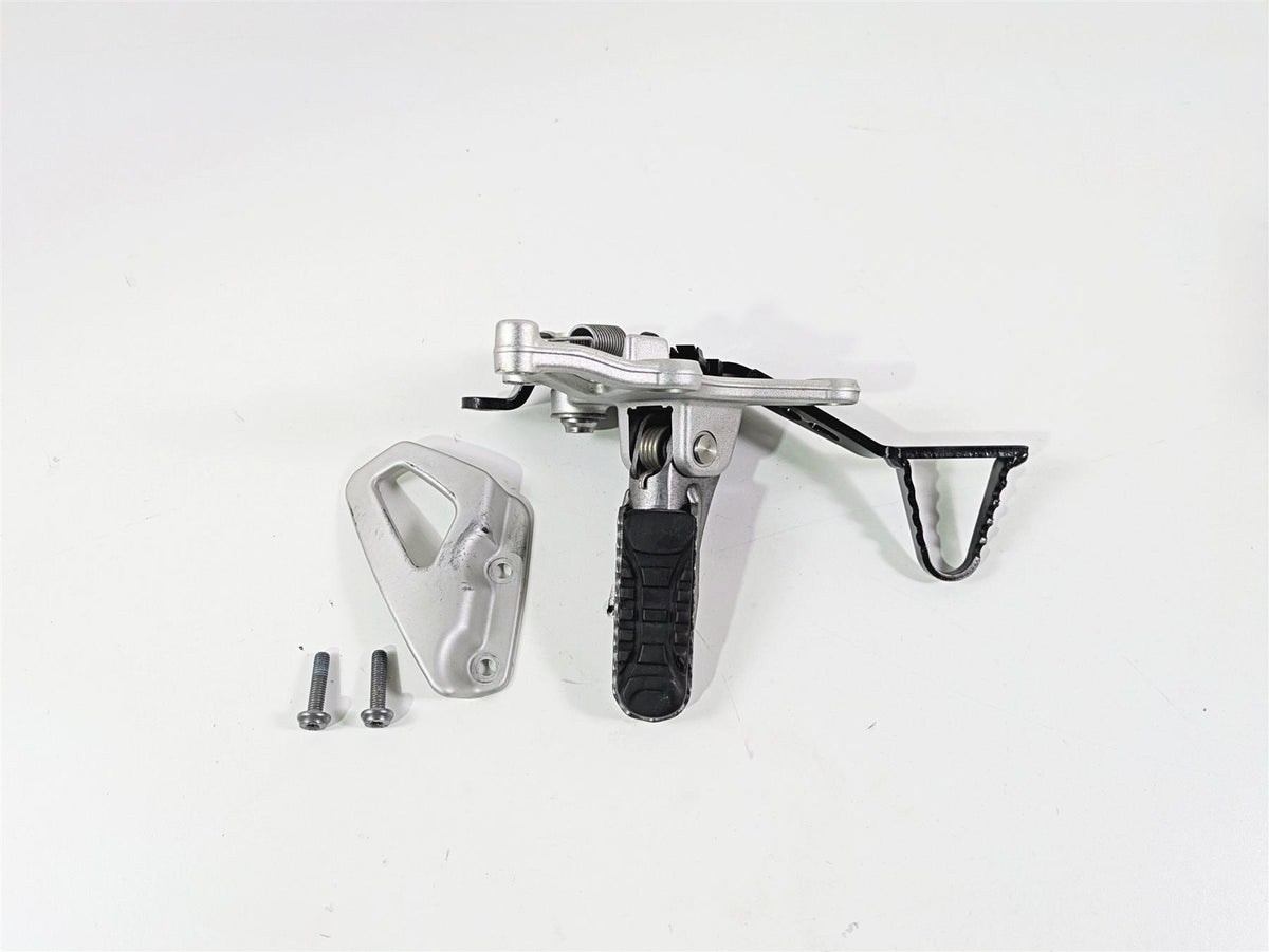 2018 BMW R nineT Urban GS K33 Right Footpeg & Brake Pedal 46718558718 {{ shop.shopifyCountryName }} - Mototech271