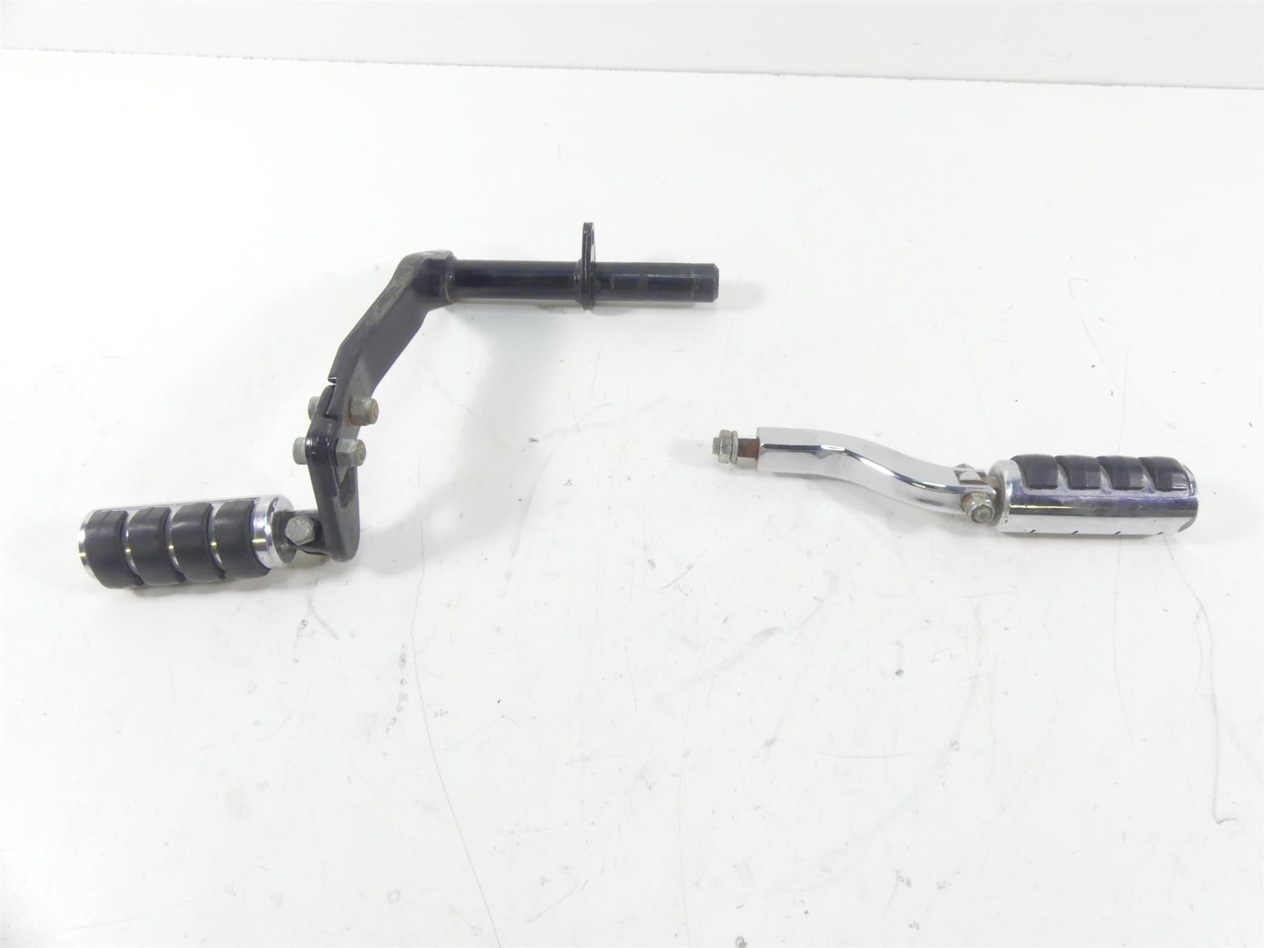 1995 Harley Dyna FXDL Low Rider Rear Passenger Footpeg Set 52740-94 52742-94 | Mototech271