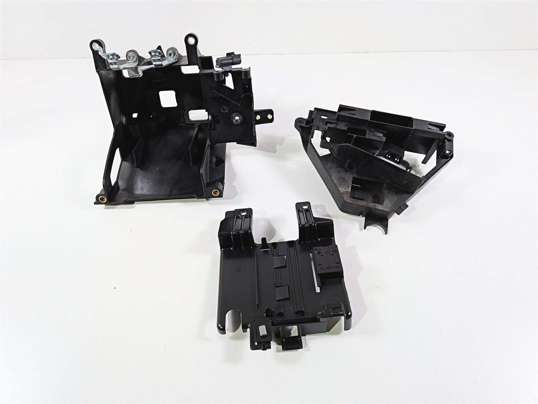 2018 Harley FLHTCU Touring Electra Glide Battery Tray & Ecm Holder 66000010A-Mototech271