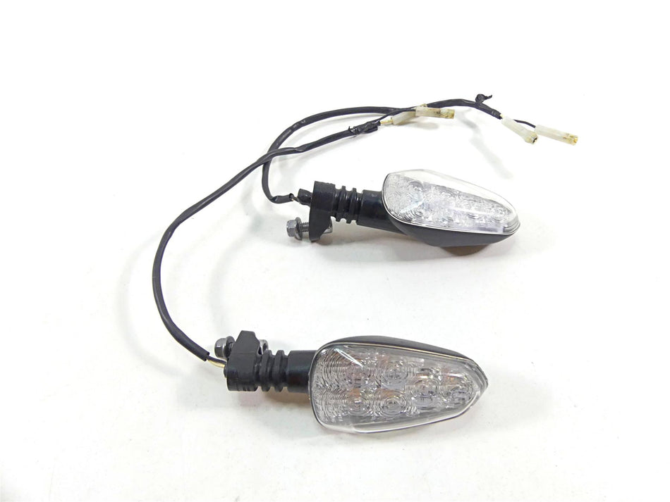 2022 Triumph Speed Triple 1200 RS Front Blinker Turn Signal Set T2704035 {{ shop.shopifyCountryName }} - Mototech271