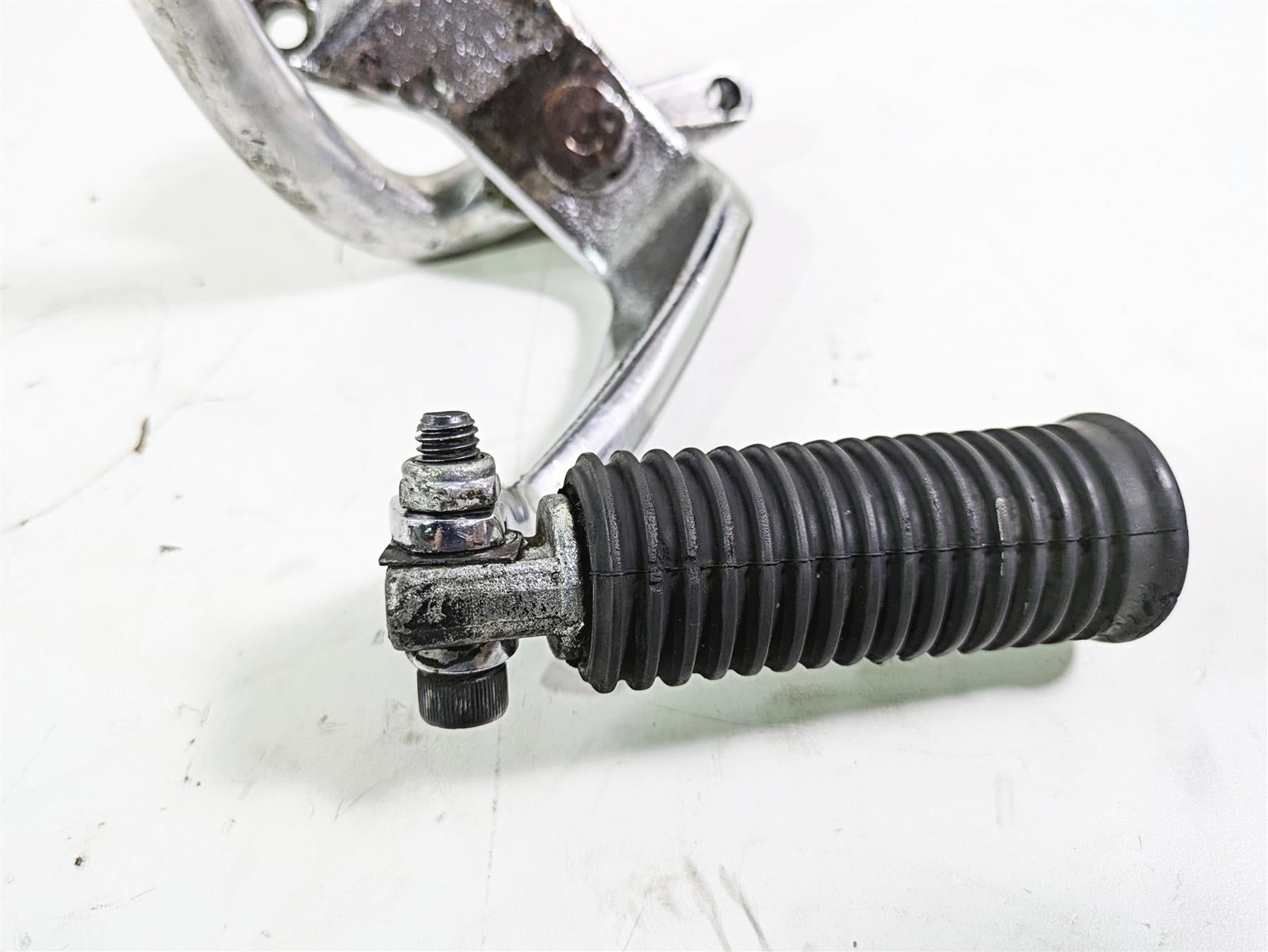 2016 Harley FXDL Dyna Low Rider Right Rider Footpeg & Brake Pedal 50666-07 {{ shop.shopifyCountryName }} - Mototech271