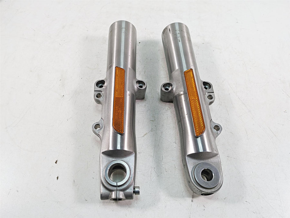 2020 Harley Touring FLHX Street Glide Showa Front Fork Lower Slider Set 45500109 {{ shop.shopifyCountryName }} - Mototech271