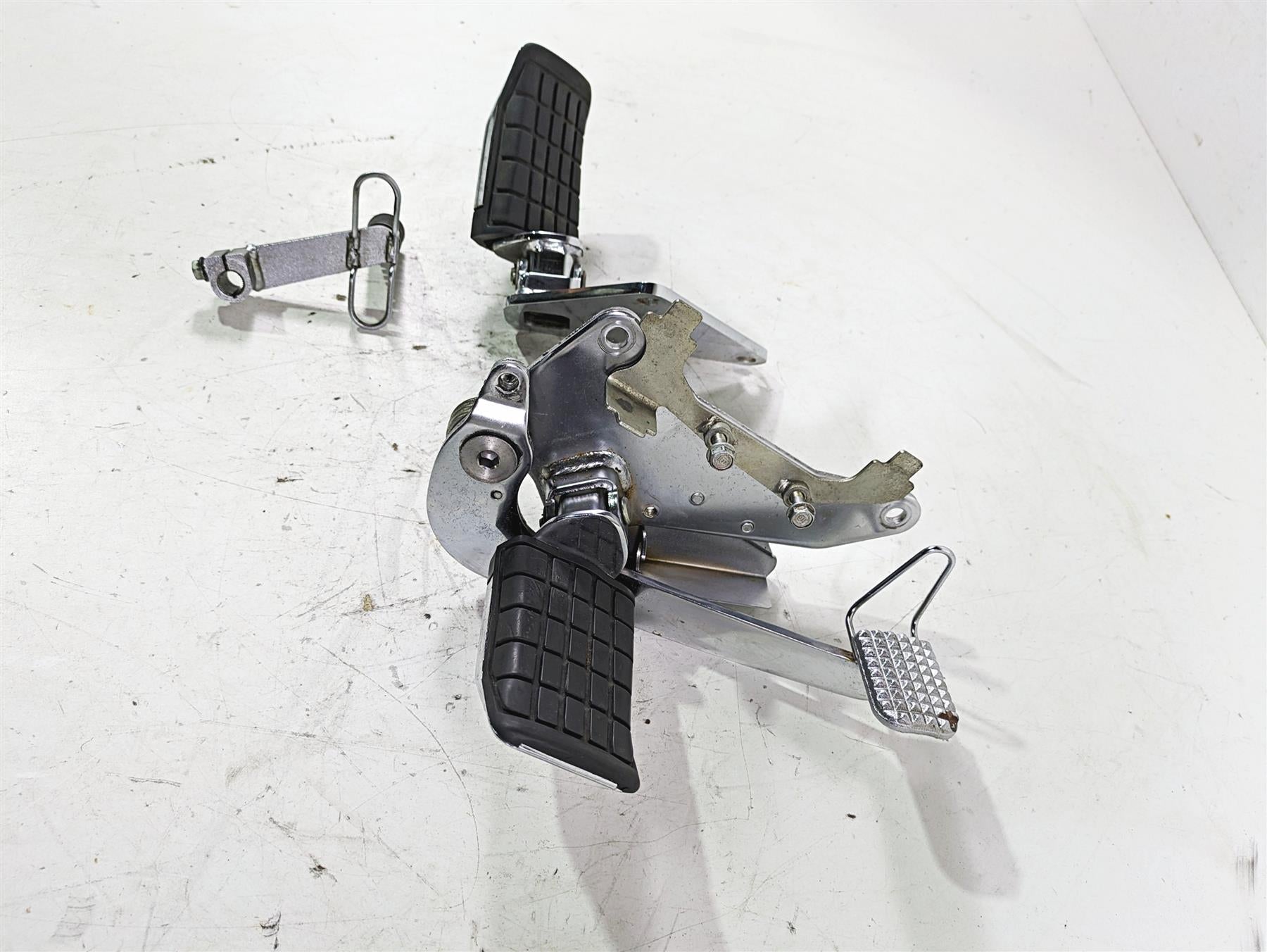 1998 Honda GL1500 Valkyrie Tour Front Footpeg Brake Shifter Set 50625-MZ0-000 {{ shop.shopifyCountryName }} - Mototech271