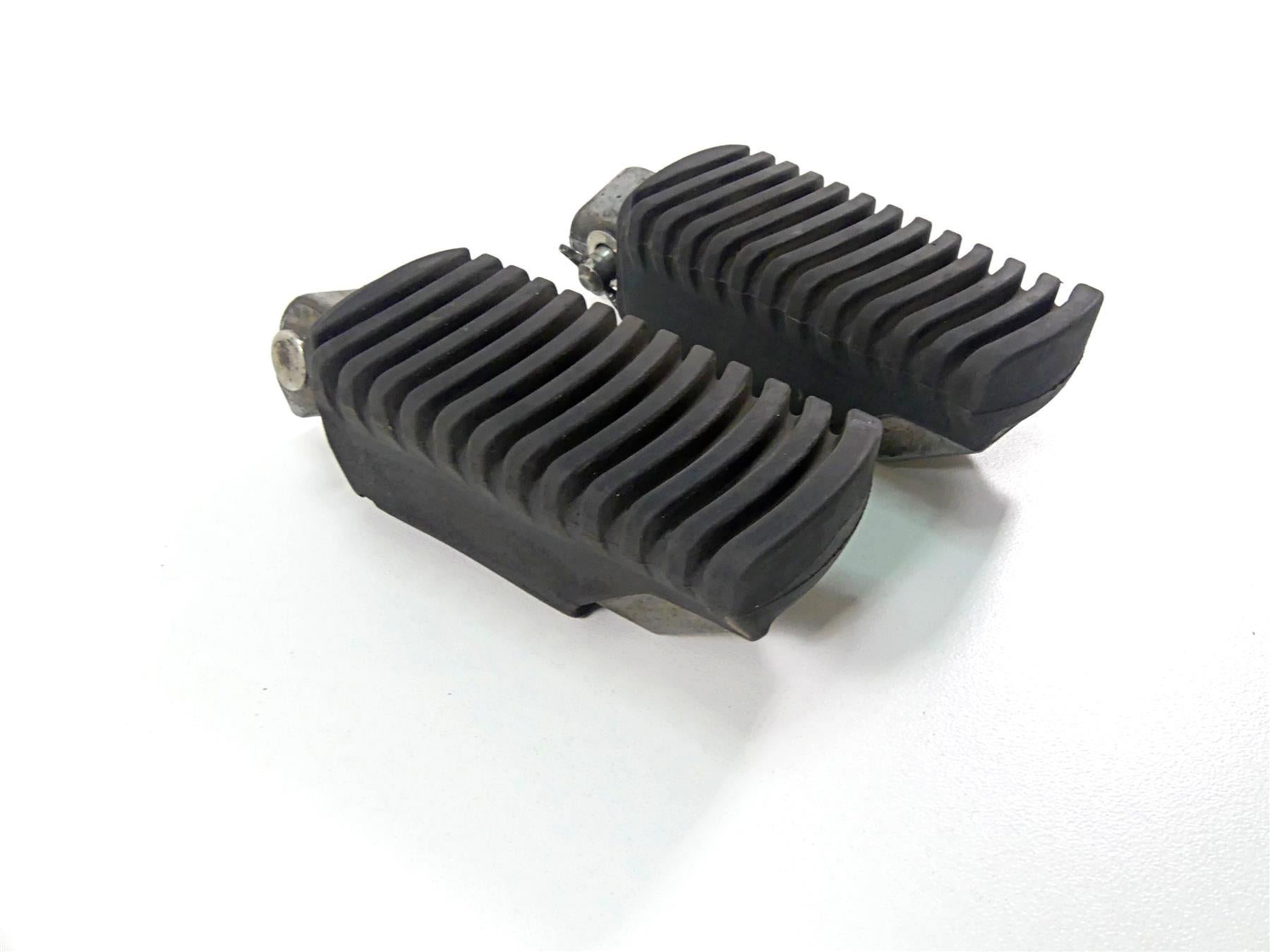 2013 BMW F800GS STD K72 Rear Passenger Footpeg Set 46717705653 46717705654 {{ shop.shopifyCountryName }} - Mototech271