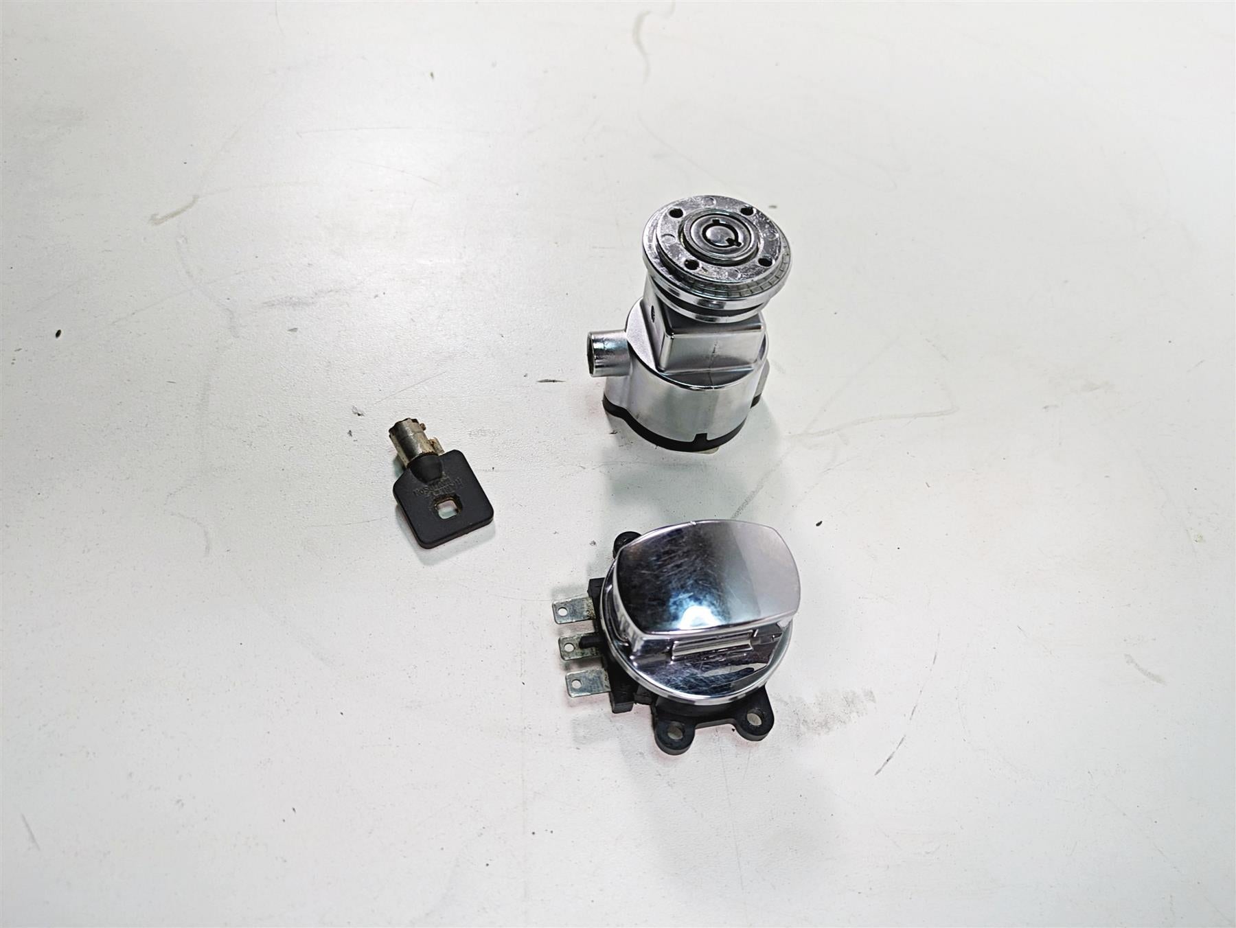 2009 Harley FXDF Dyna Fat Bob Ignition Switch Steering Lock Set 71430-06B {{ shop.shopifyCountryName }} - Mototech271