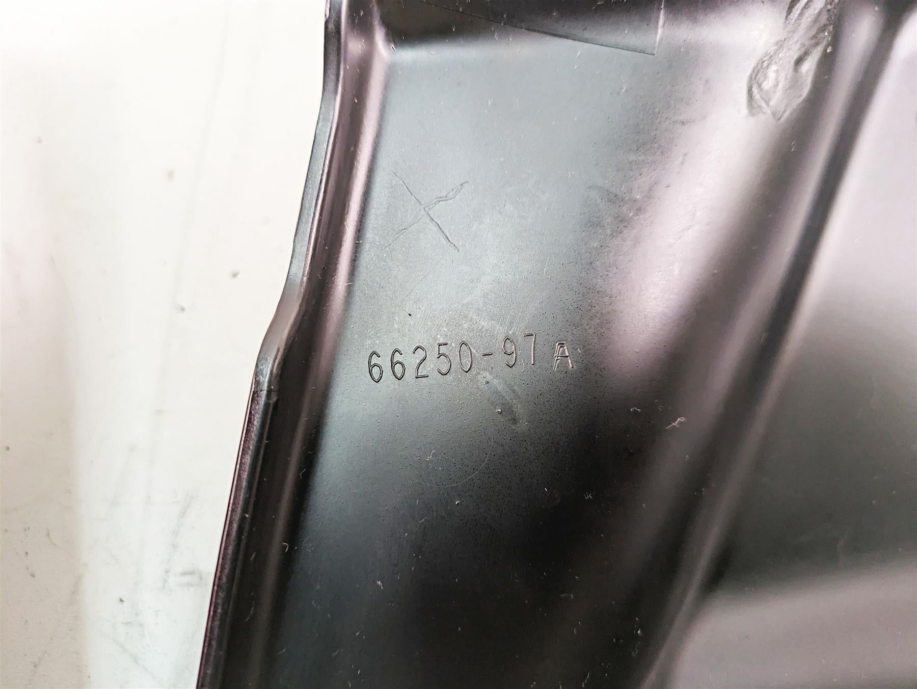 2006 Harley Touring FLHXI Street Glide Side Cover Black Cherry Set 66250-97 {{ shop.shopifyCountryName }} - Mototech271