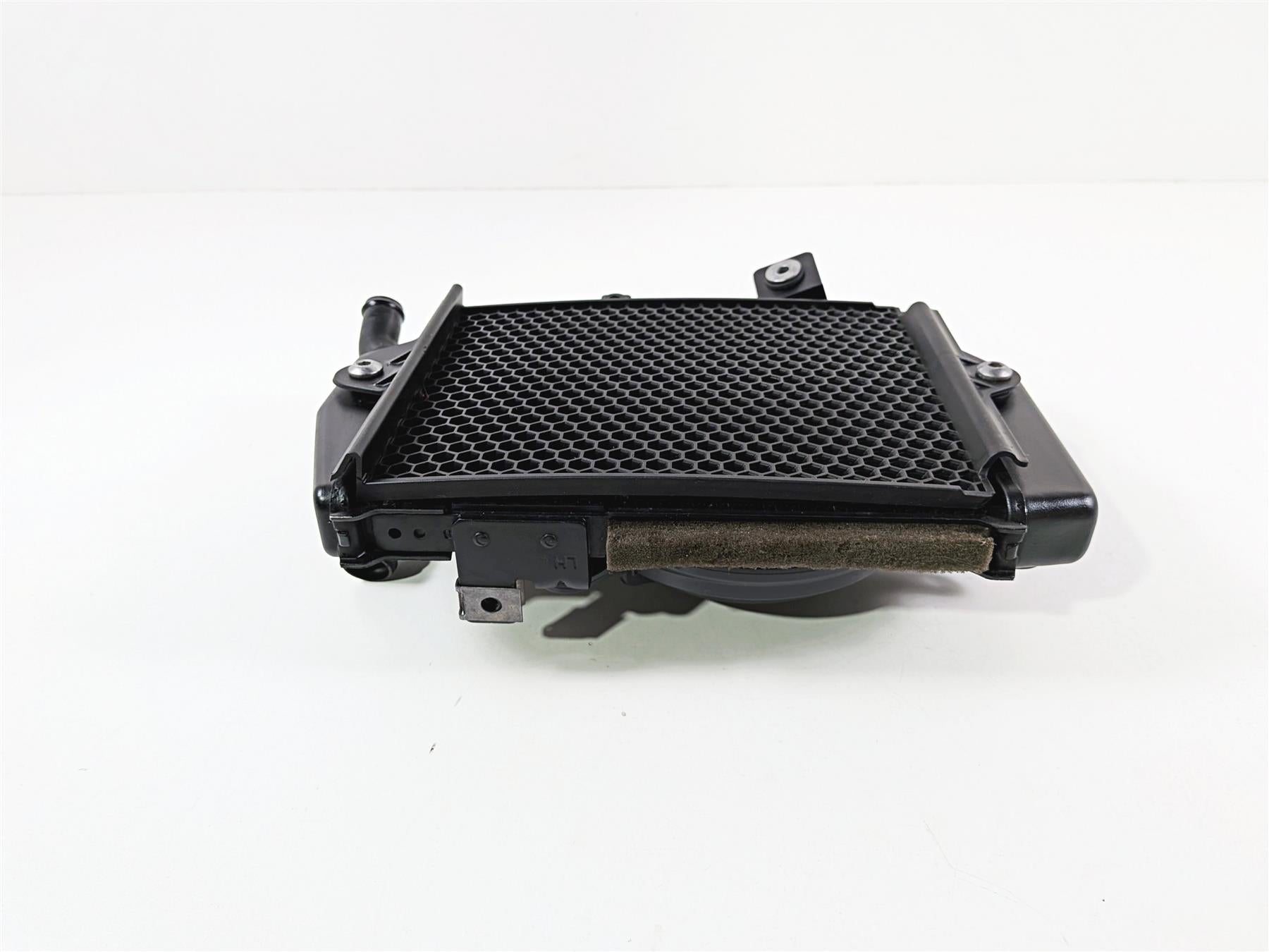 2022 Triumph Tiger 900 GT Pro Left Coolant Radiator And Fan T2104610 {{ shop.shopifyCountryName }} - Mototech271
