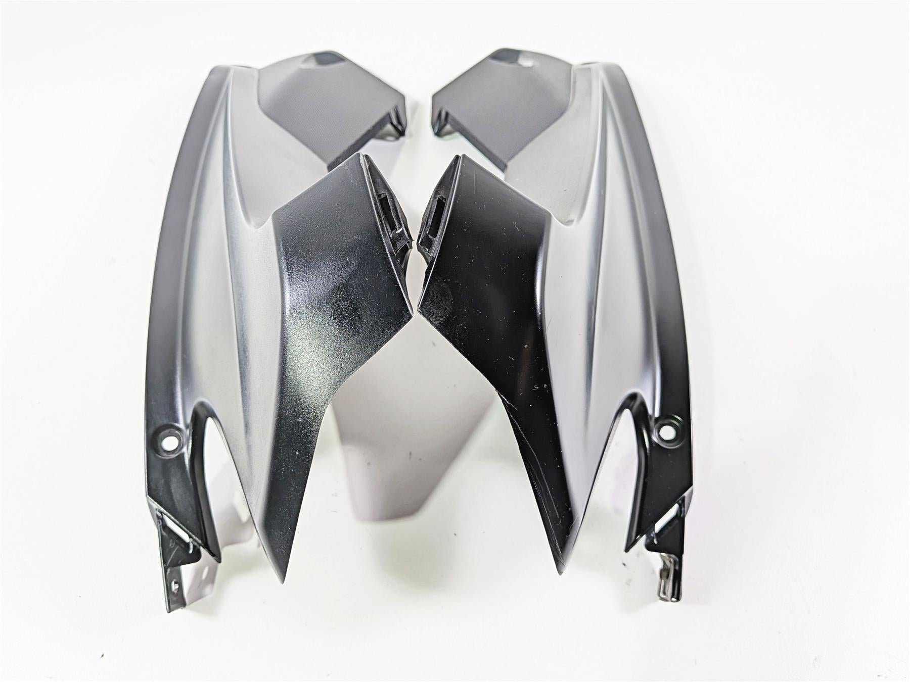 2018 Aprilia RSV4 RR Air Intake Cover Fairing Set 2B001541000XN6 2B001540000XN6 {{ shop.shopifyCountryName }} - Mototech271