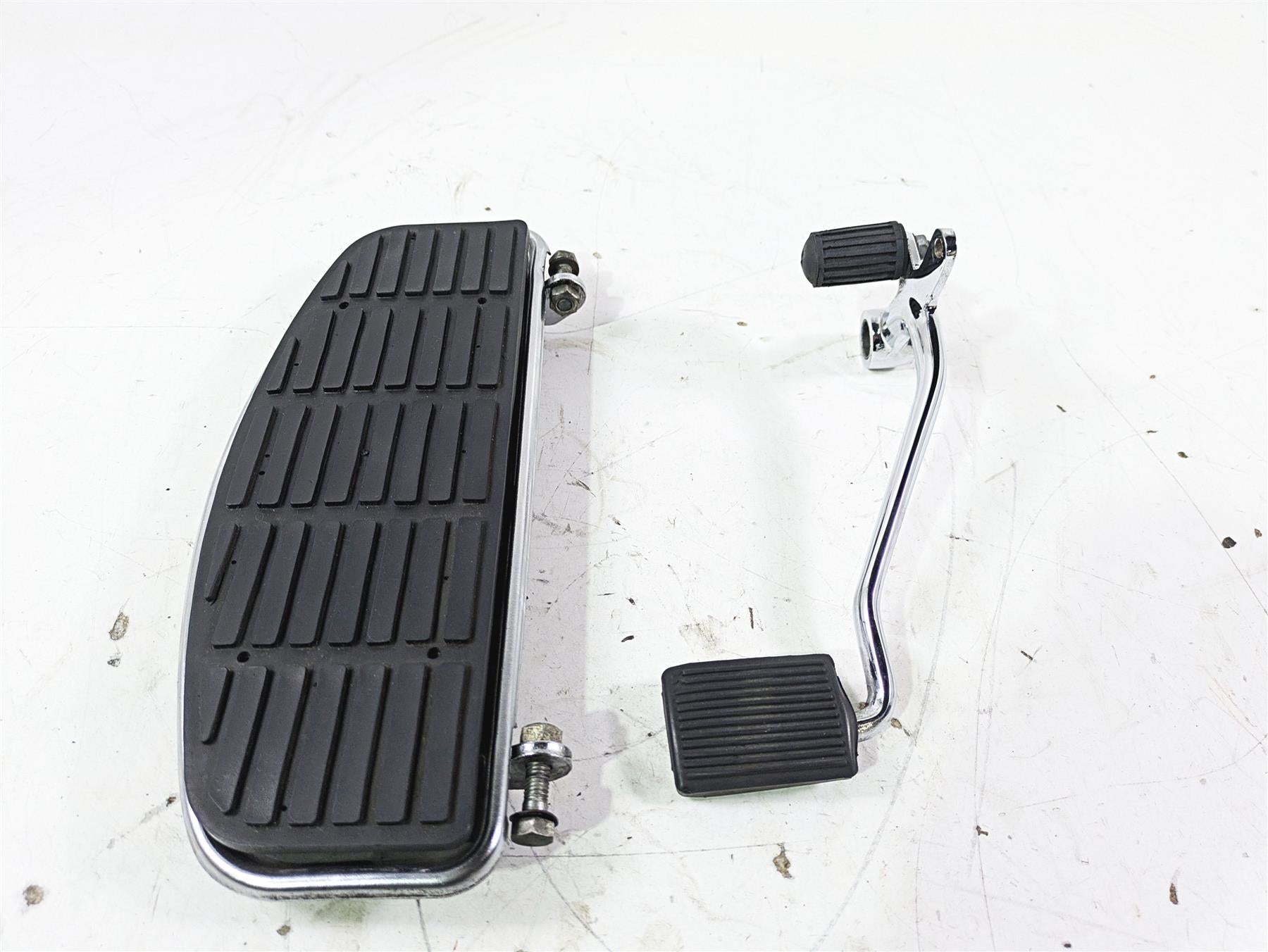 1998 Moto Guzzi California 1100 EV Right Floor Board & Brake Pedal GU03420330 {{ shop.shopifyCountryName }} - Mototech271