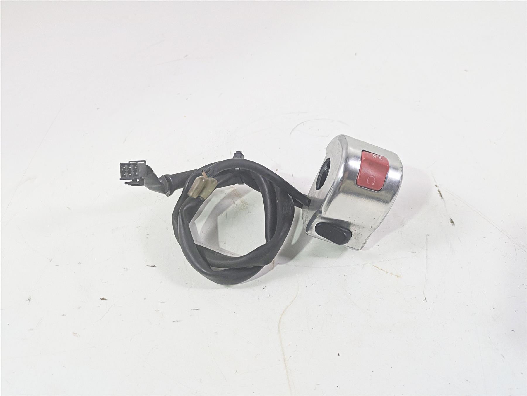 2006 Yamaha XVS650 V-Star Classic Right Hand Control Switch 5KS-83975-10-00 {{ shop.shopifyCountryName }} - Mototech271