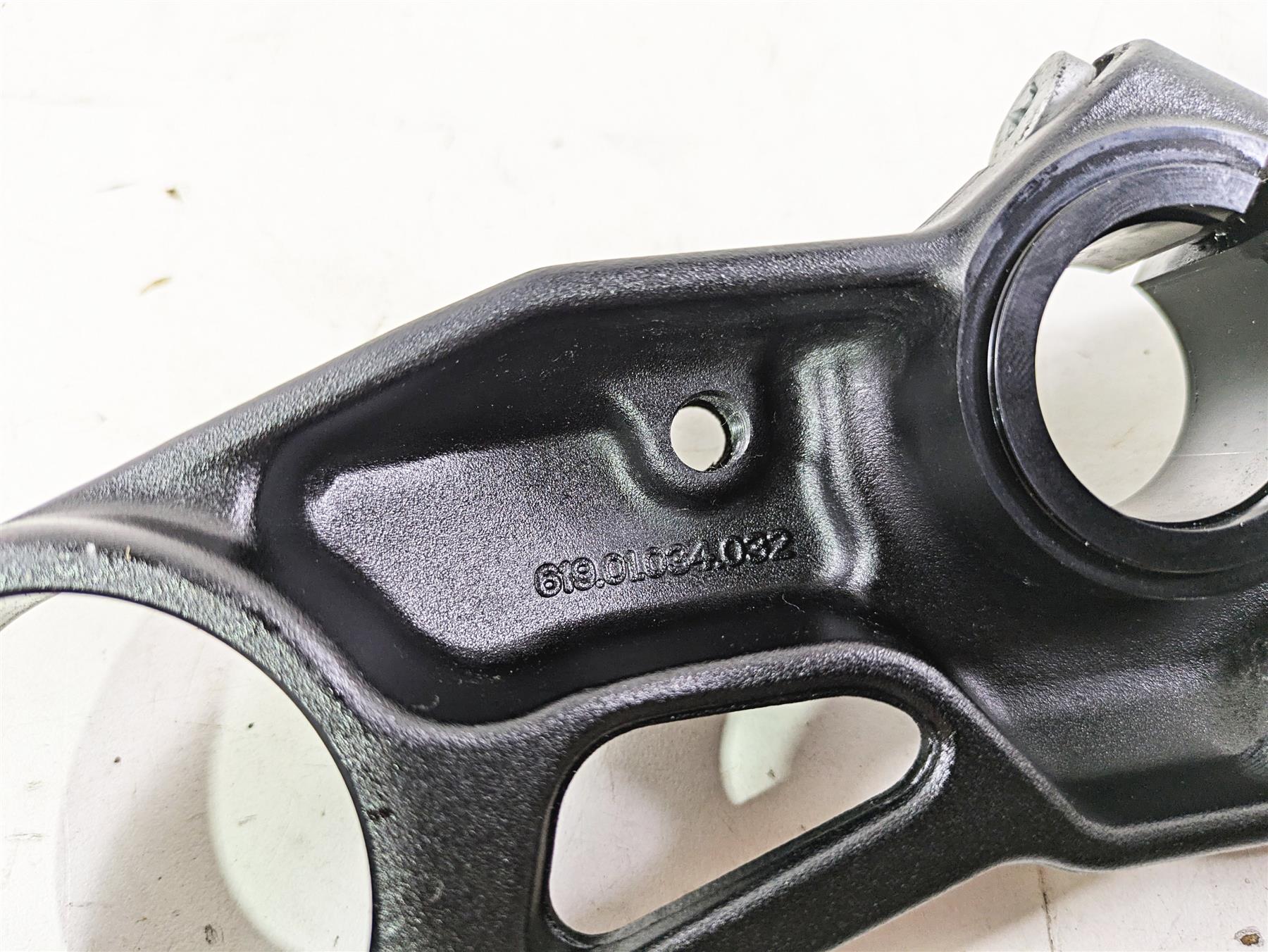 2022 KTM 1290 Super Adventure S Upper Triple Tree Steering Clamp 61901034032 {{ shop.shopifyCountryName }} - Mototech271