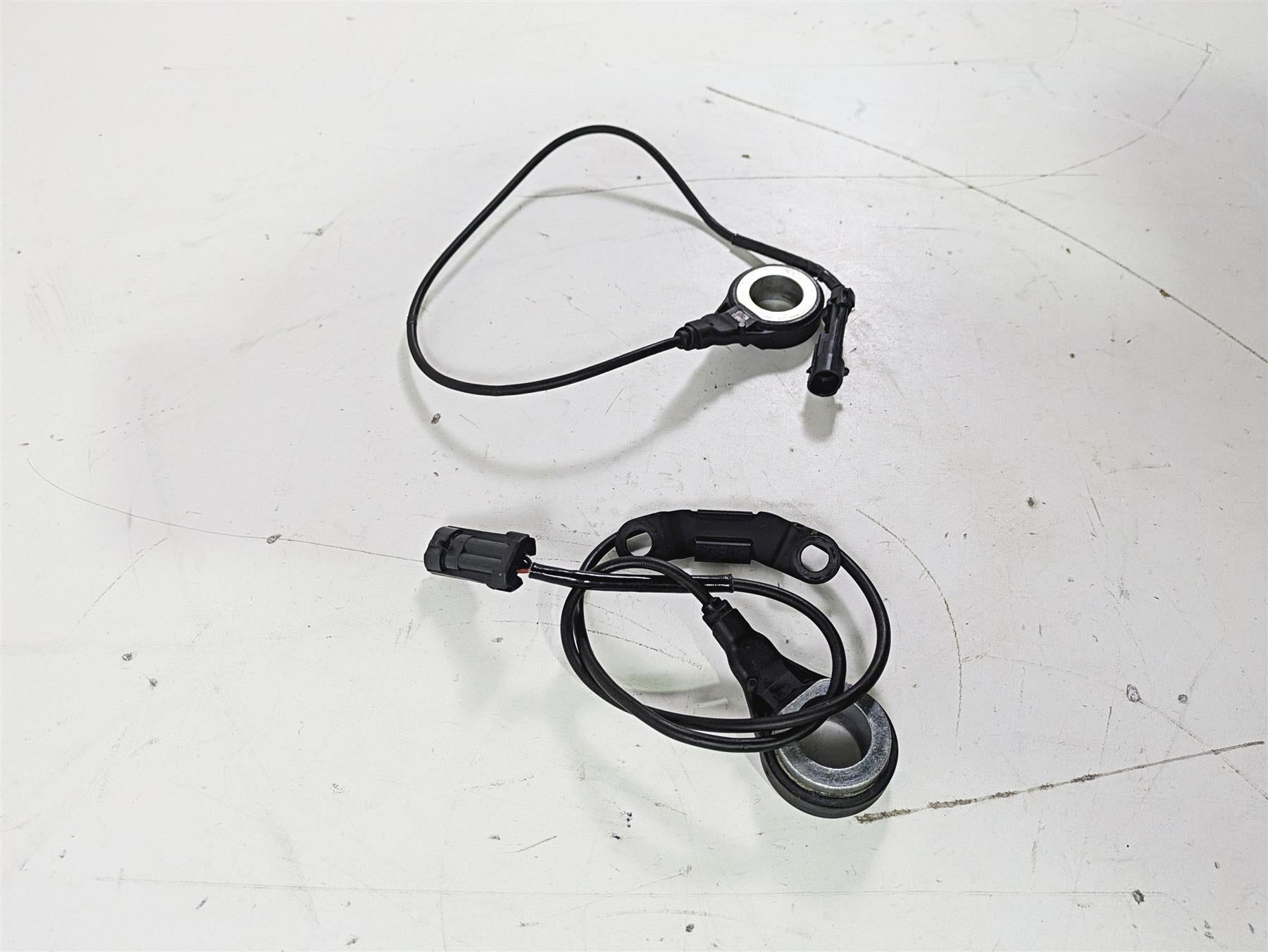 2008 Harley Touring FLHTP Electra Glide Abs Wheel Speed Sensor Set 40614-08 {{ shop.shopifyCountryName }} - Mototech271