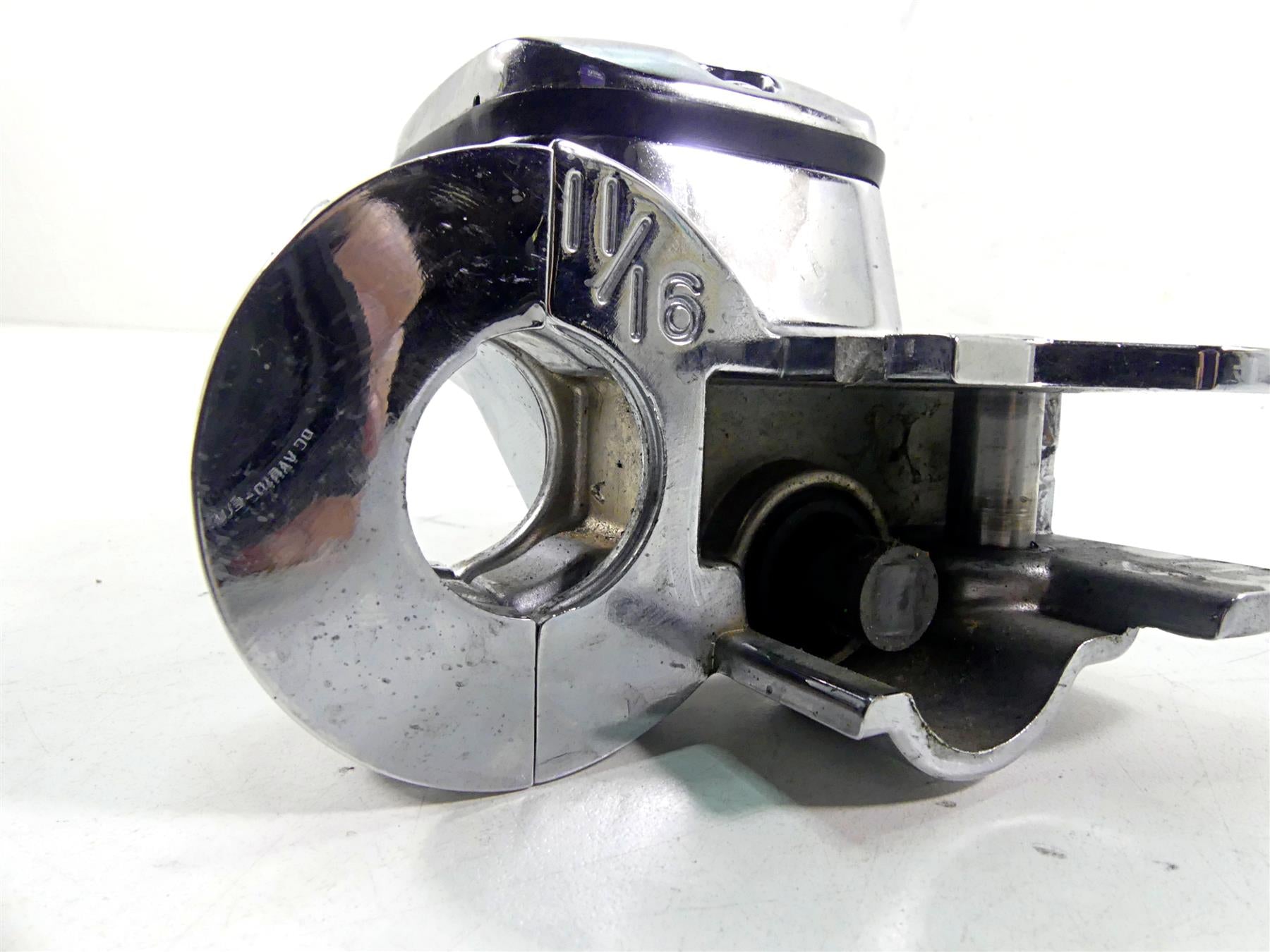 2005 Harley VRSCSE CVO V-Rod Front 11/16" Chrome Brake Master Cylinder 45298-99B {{ shop.shopifyCountryName }} - Mototech271