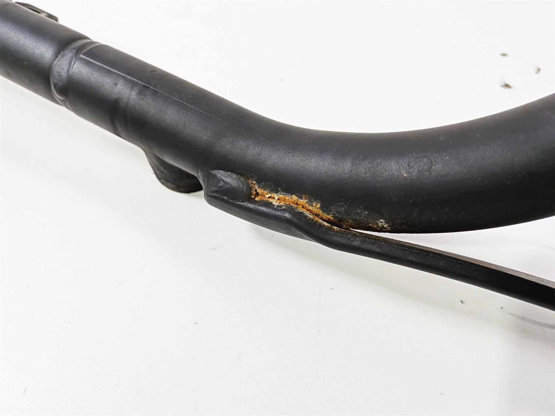 2006 Harley Sportster XL883 Low Exhaust Mount Cross Over Pipe Holder 64855-04 {{ shop.shopifyCountryName }} - Mototech271