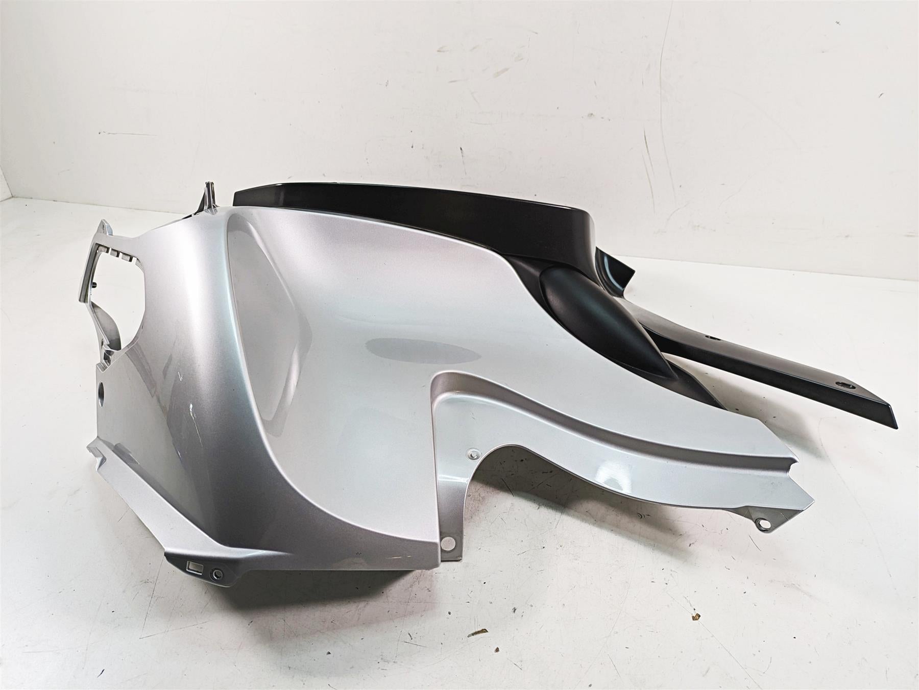 2007 BMW R1200RT K26 Main Right Tank Fairing Cover 46637681056 46637681050 {{ shop.shopifyCountryName }} - Mototech271