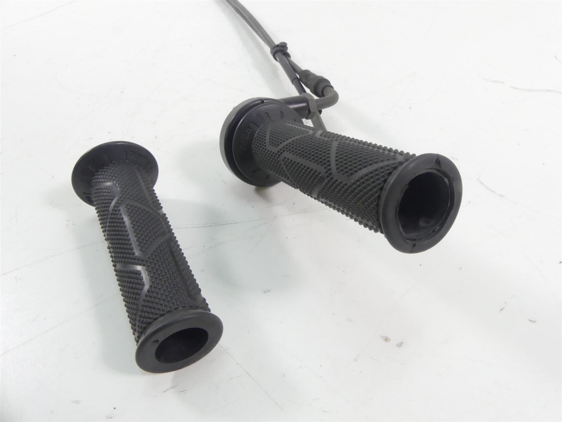 2004 Aprilia RSV1000 R Mille Throttle Grip Cable Set AP8118501 {{ shop.shopifyCountryName }} - Mototech271