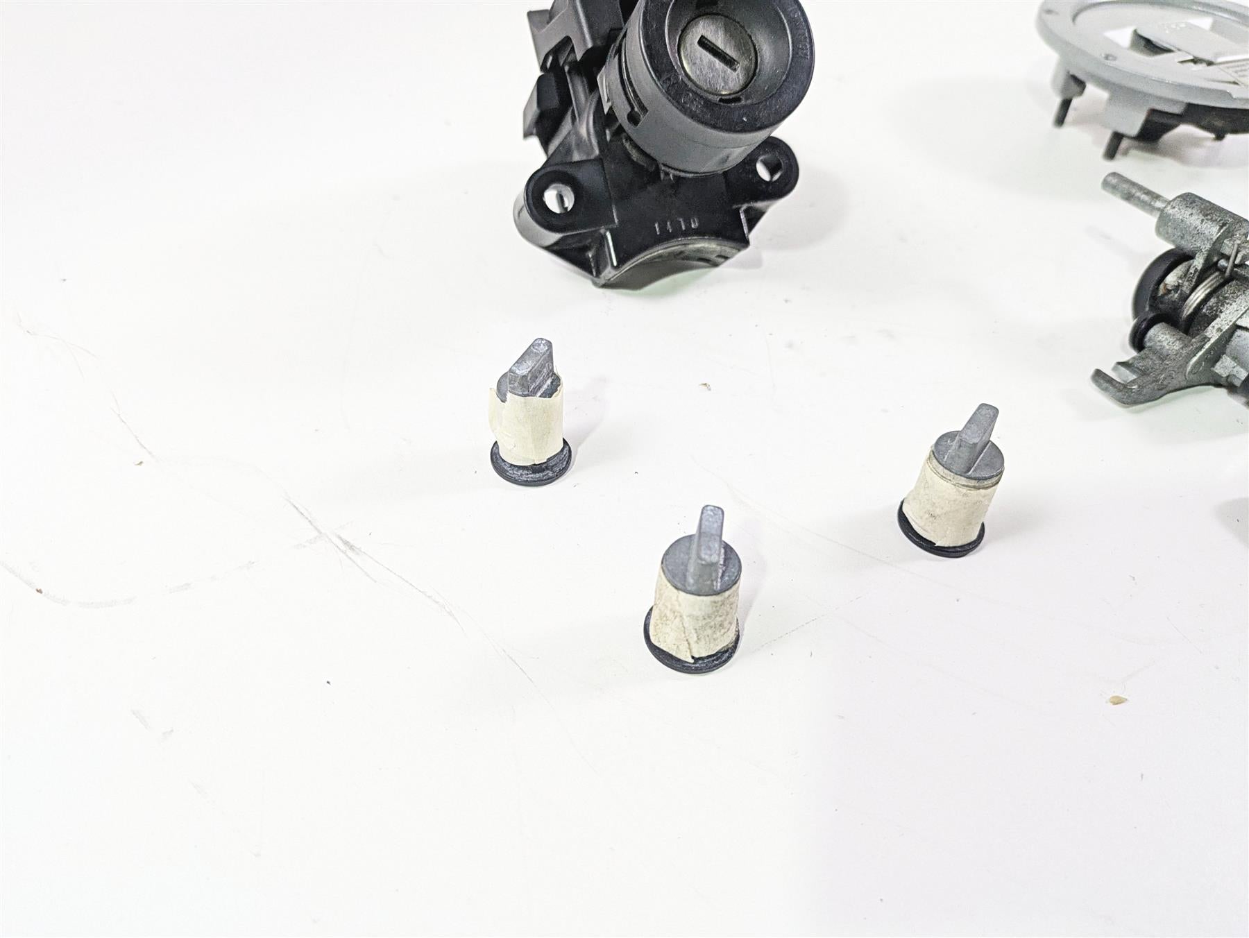 2010 BMW R1200GS K25 Cdi Ignition Switch Key Locks Set 7723394 51257700072 {{ shop.shopifyCountryName }} - Mototech271