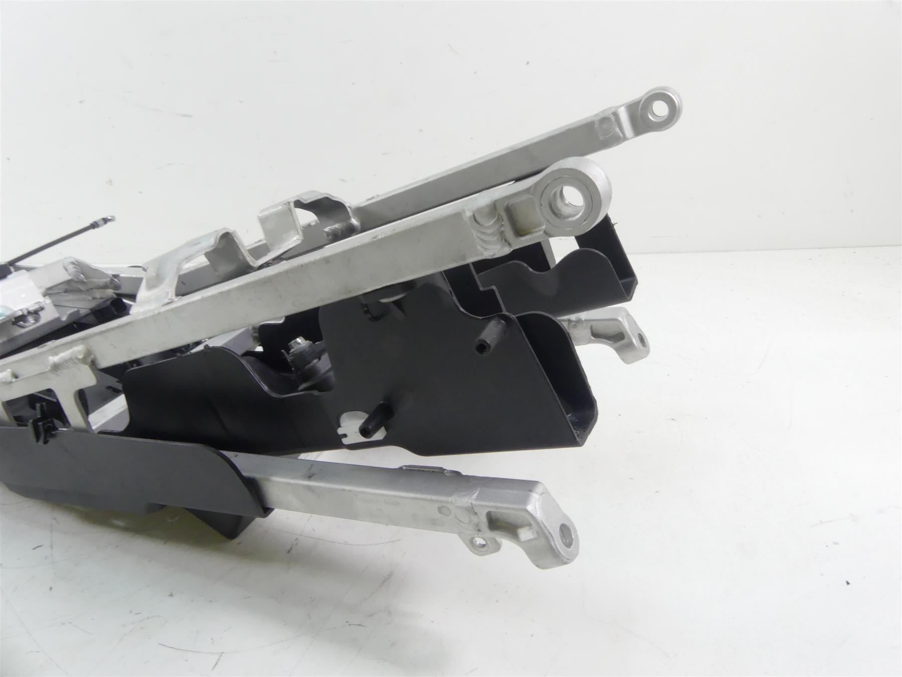 2021 Aprilia RS 660 Straight Rear Sub Frame Subframe 2B008726 2B006819 {{ shop.shopifyCountryName }} - Mototech271