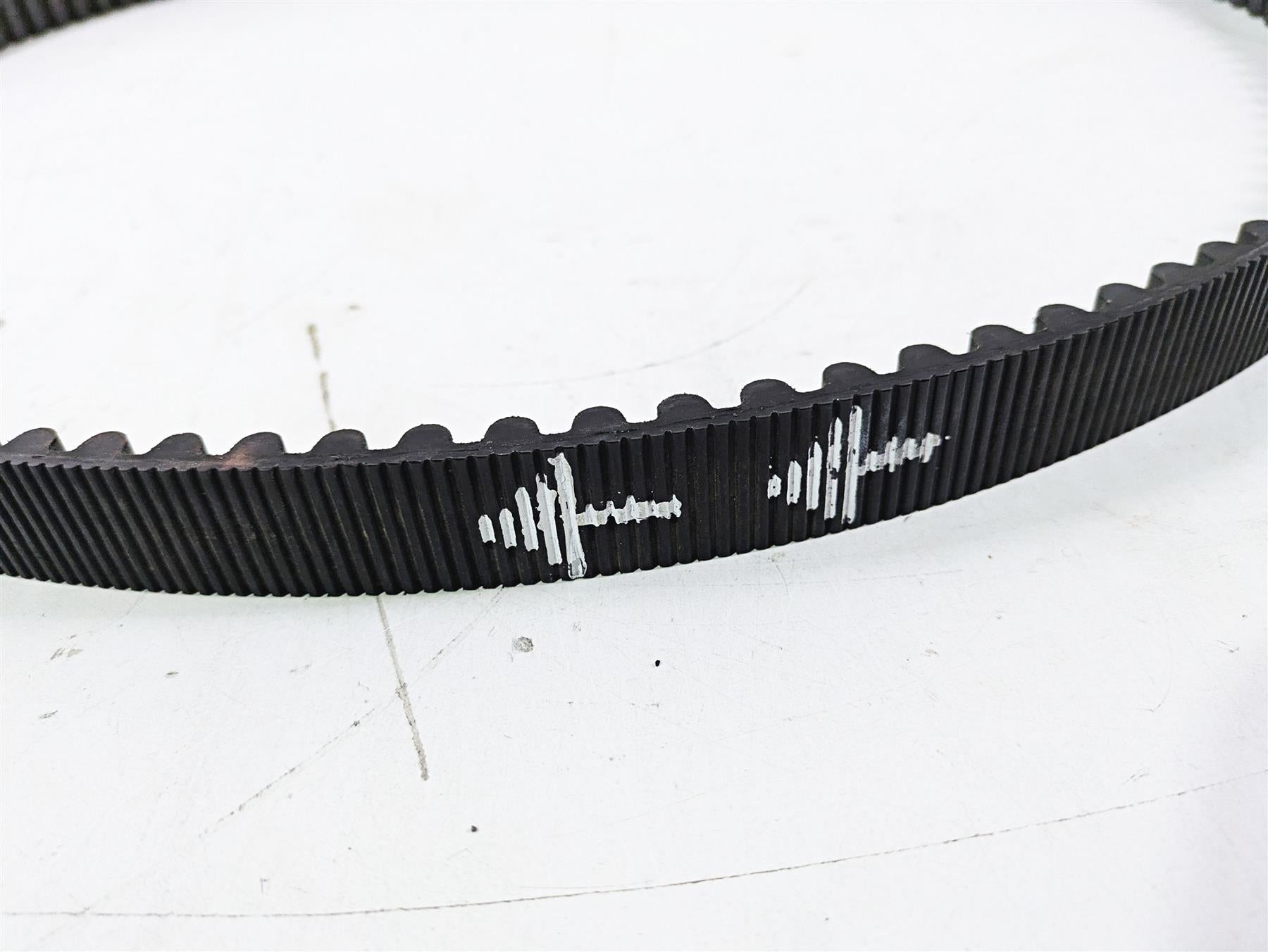 2004 Harley Softail FLSTF Fat Boy Rear Drive Belt 135T 1 1/8" 40307-00B {{ shop.shopifyCountryName }} - Mototech271