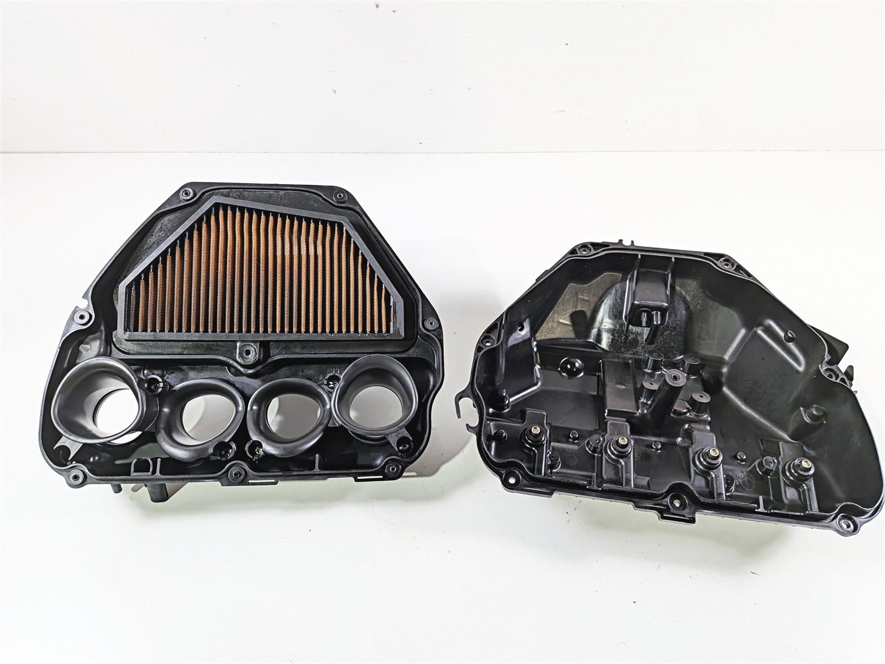 2022 Kawasaki ZX10R ZX1000 Ninja Air Box Filter Cleaner & Injectors 11010-1807 {{ shop.shopifyCountryName }} - Mototech271
