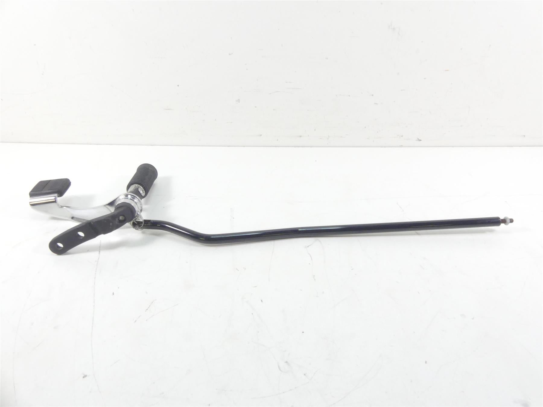 2014 Harley Dyna FXDF Fat Bob Right Forward Foot Control Set 42481-03A {{ shop.shopifyCountryName }} - Mototech271