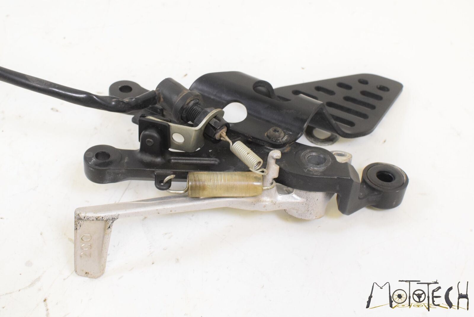 2012 Yamaha YZFR6 YZF R6 Front Right Footpeg Mount & Brake Pedal 2C0-27443-10-00 {{ shop.shopifyCountryName }} - Mototech271