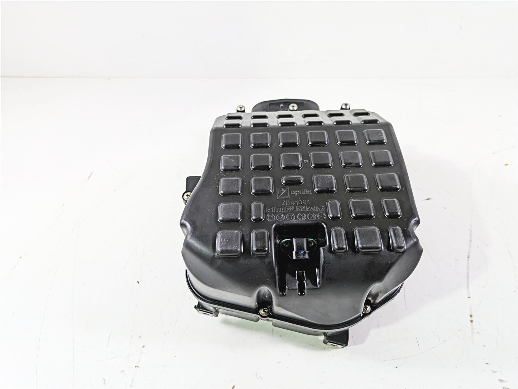 2021 Aprilia RS660 Air Filter Cleaner Breather Box U 2B006527 L 2B006529 {{ shop.shopifyCountryName }} - Mototech271