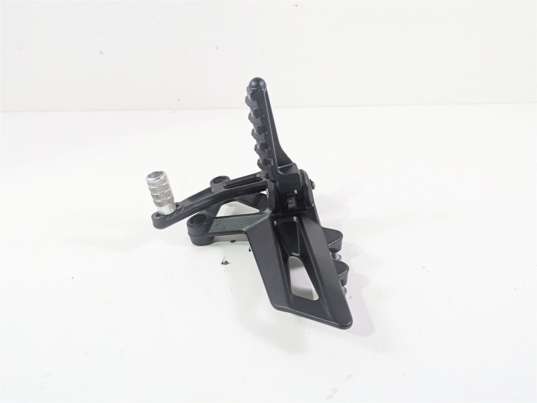 2017 KTM 1290 Super Duke GT Front Right Footpeg & Brake Pedal 6130303910033S {{ shop.shopifyCountryName }} - Mototech271
