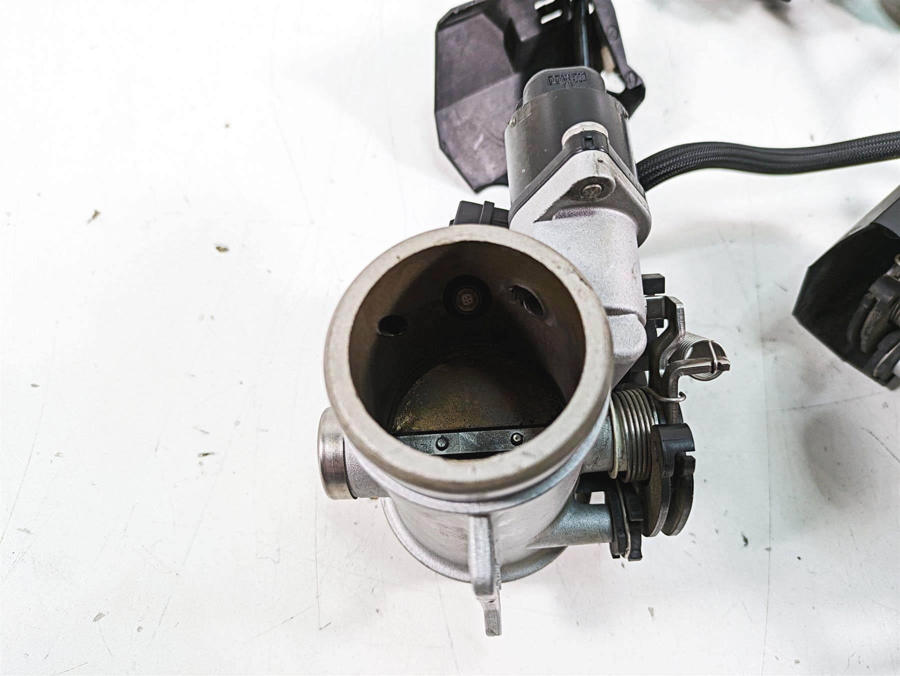 2007 BMW R1200GS K255 Adv Throttle Body Bodies Set & Cables - Read 13547672731 {{ shop.shopifyCountryName }} - Mototech271