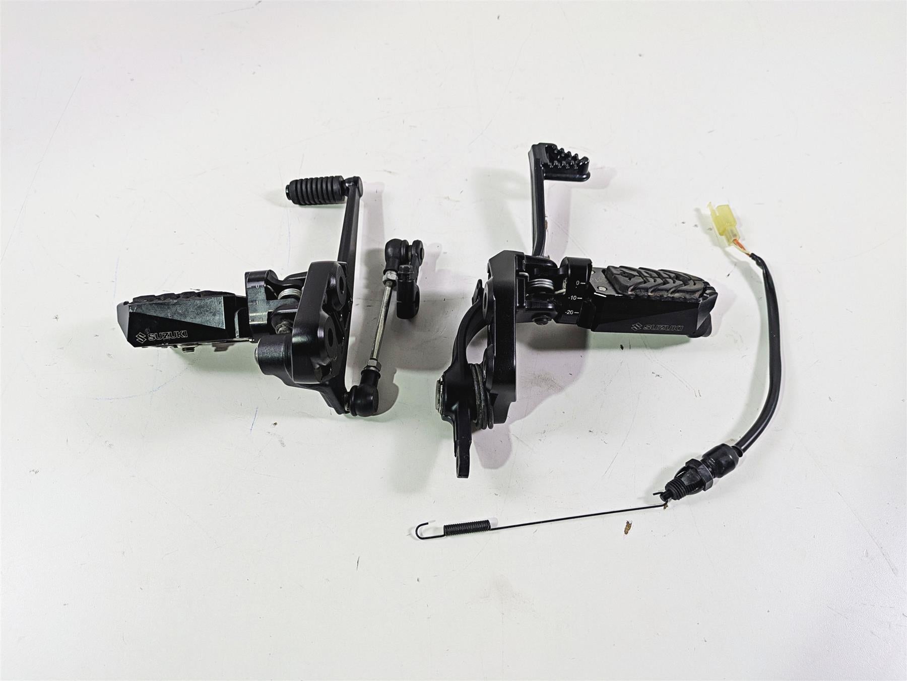 2020 Suzuki V-Strom 1050 XT Front Footpeg Brake Shift Lever Set 43521-06G01-YAP {{ shop.shopifyCountryName }} - Mototech271