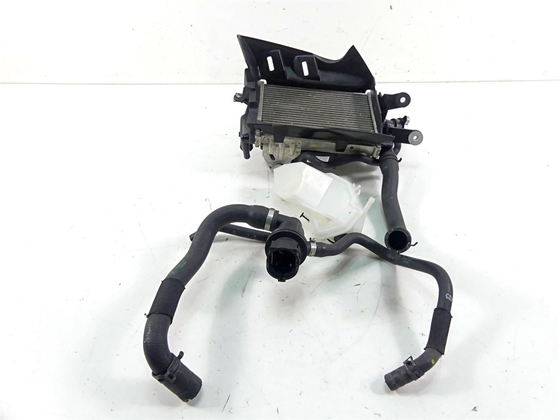 2015 BMW R1200GS GSW K50 Right Radiator + Reservoir Fan & Cover Set 17118546416 {{ shop.shopifyCountryName }} - Mototech271
