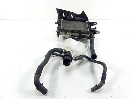 2015 BMW R1200GS GSW K50 Right Radiator + Reservoir Fan & Cover Set 17118546416 {{ shop.shopifyCountryName }} - Mototech271
