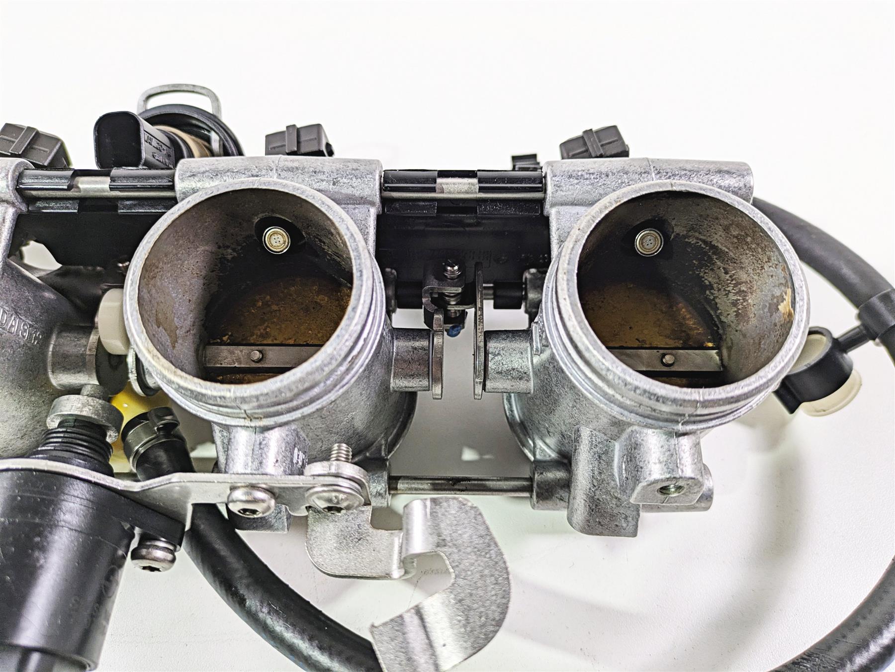2014 BMW K1300S K40 Throttle Body Bodies Fuel Injectors Set 13547712156 {{ shop.shopifyCountryName }} - Mototech271