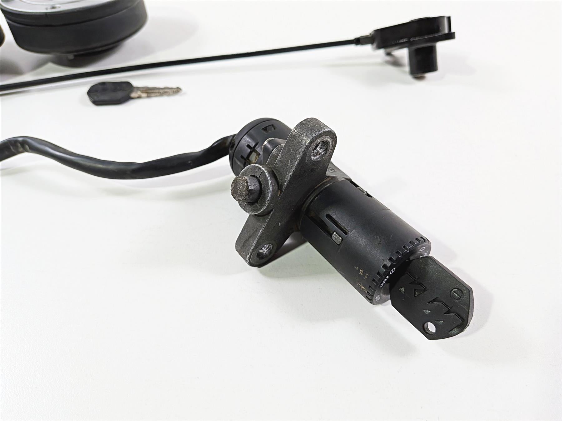 2005 KTM 950 LC8 Adventure Ignition Switch Gas Cap Seat Key Lock Set 60011066044 {{ shop.shopifyCountryName }} - Mototech271