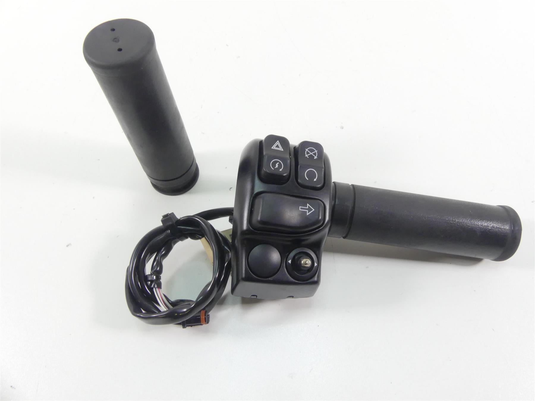 2016 Harley Touring FLHTP Electra Glide Right Hand Control Switch 71500129 | Mototech271