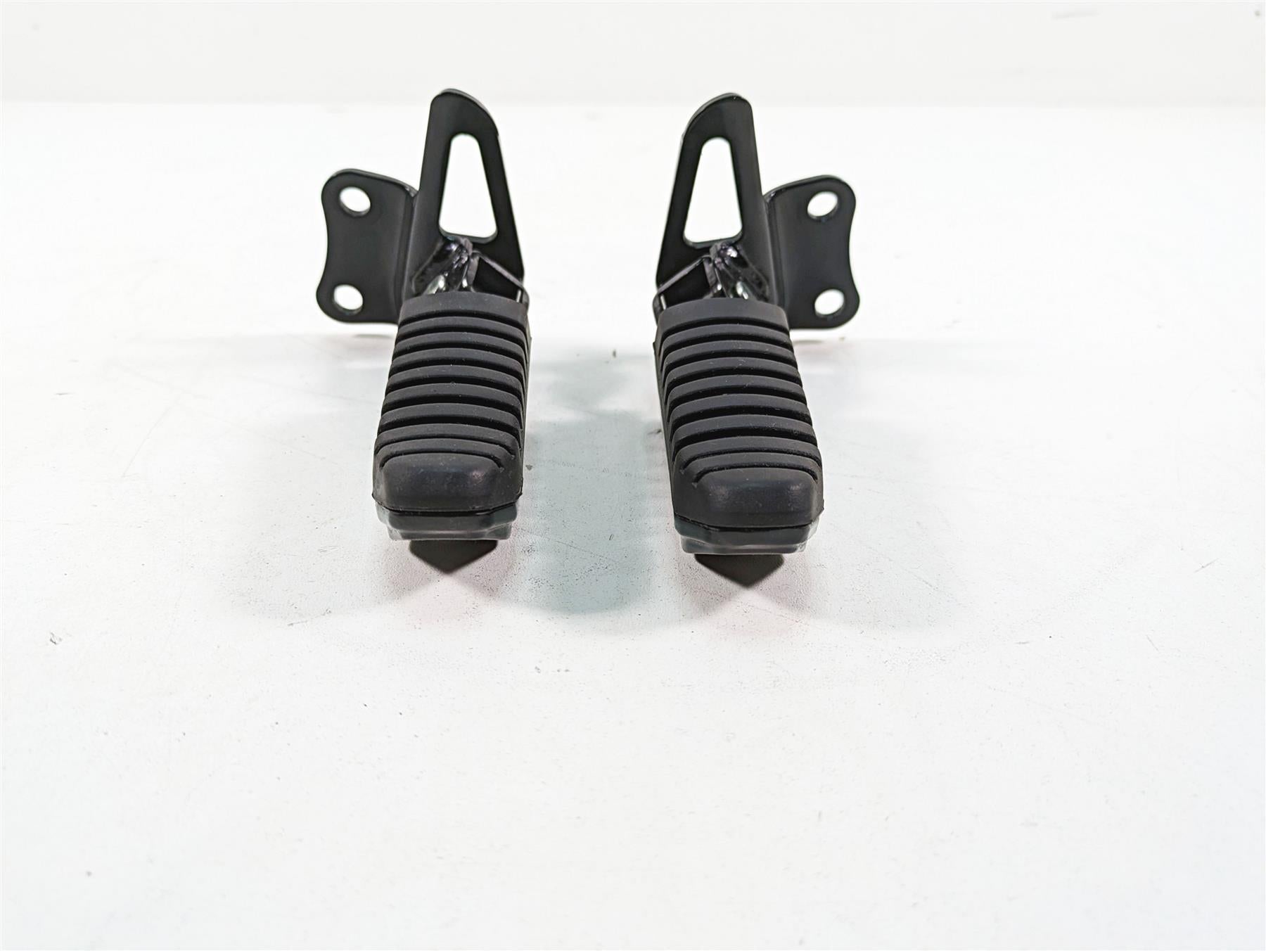 2016 Suzuki M109R VZR1800 Rear Passenger Footpeg Set 43600-48G00 43700-48G00 {{ shop.shopifyCountryName }} - Mototech271