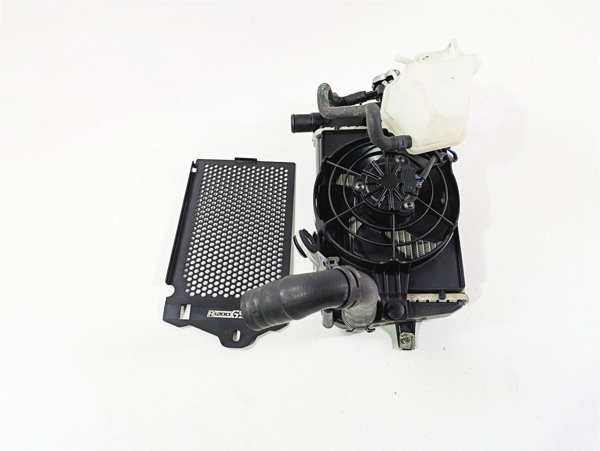 2017 BMW R1200 GS K50 Right Radiator + Reservoir Fan & Cover Set 17118546416 {{ shop.shopifyCountryName }} - Mototech271