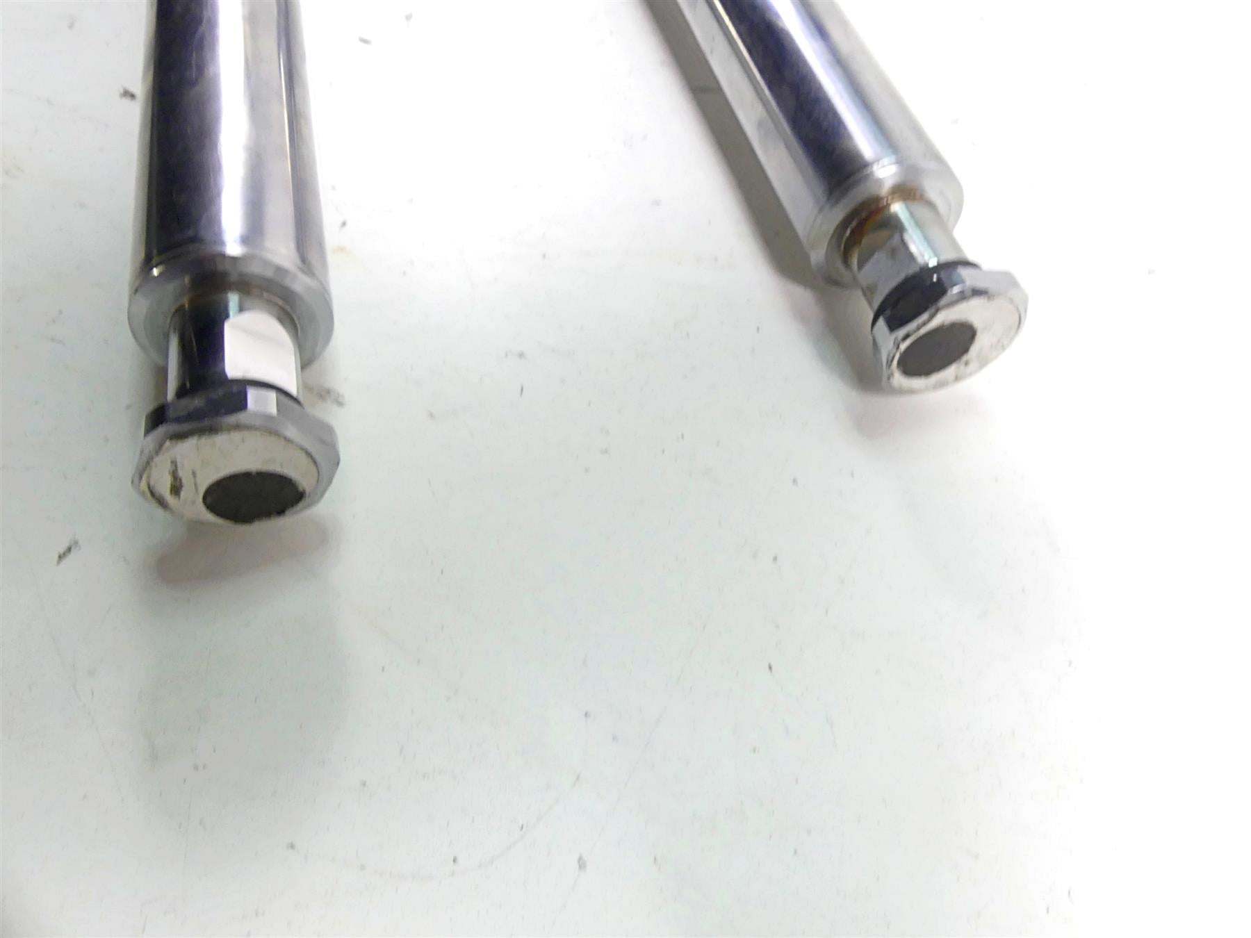 2010 Harley Touring FLHRC Road King Front Fork Leg 41mm Set - Read 46537-09 {{ shop.shopifyCountryName }} - Mototech271
