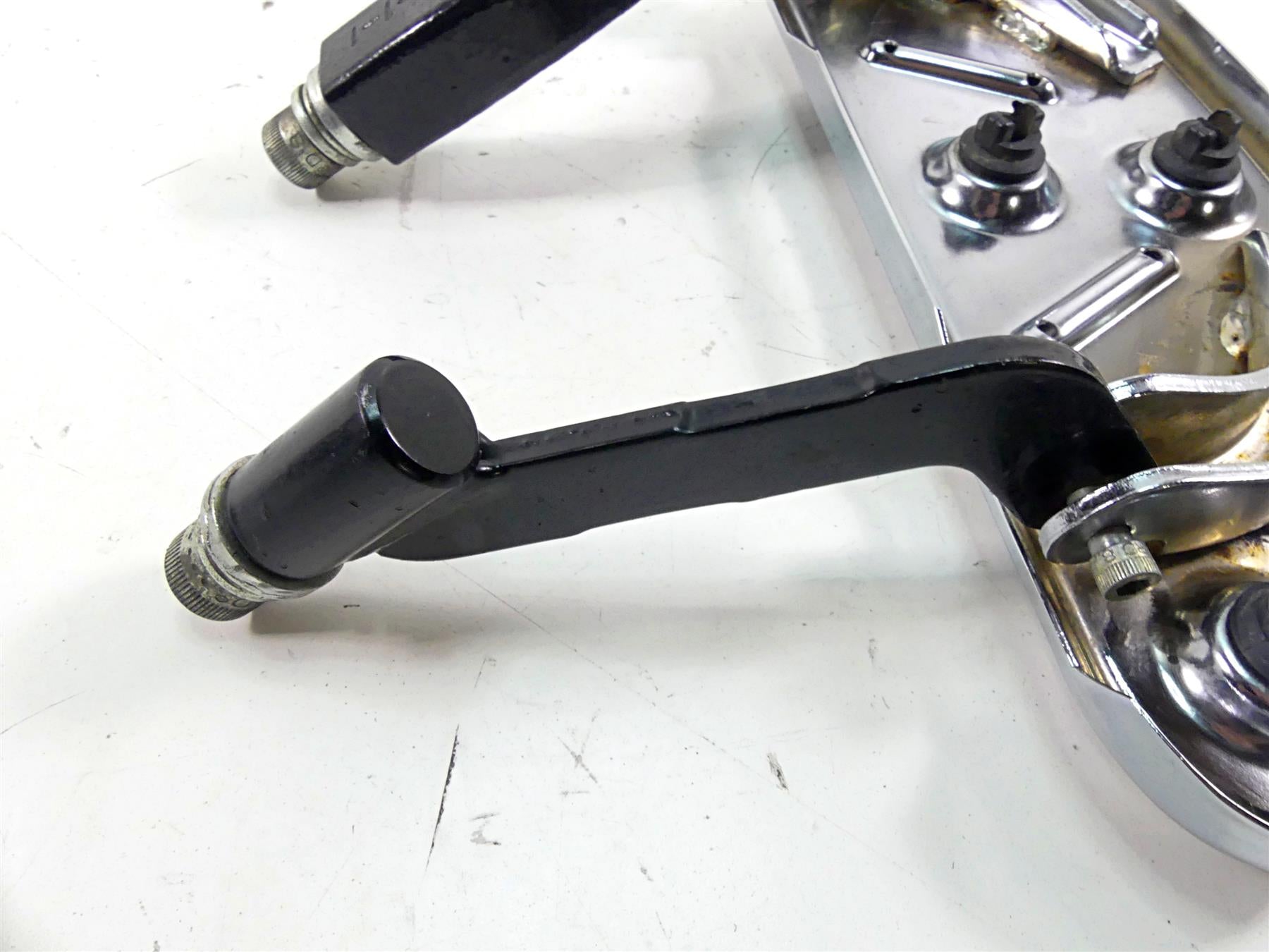 2008 Harley Touring FLHX Street Glide Right Front Floor Board Footrest 50683-04 {{ shop.shopifyCountryName }} - Mototech271