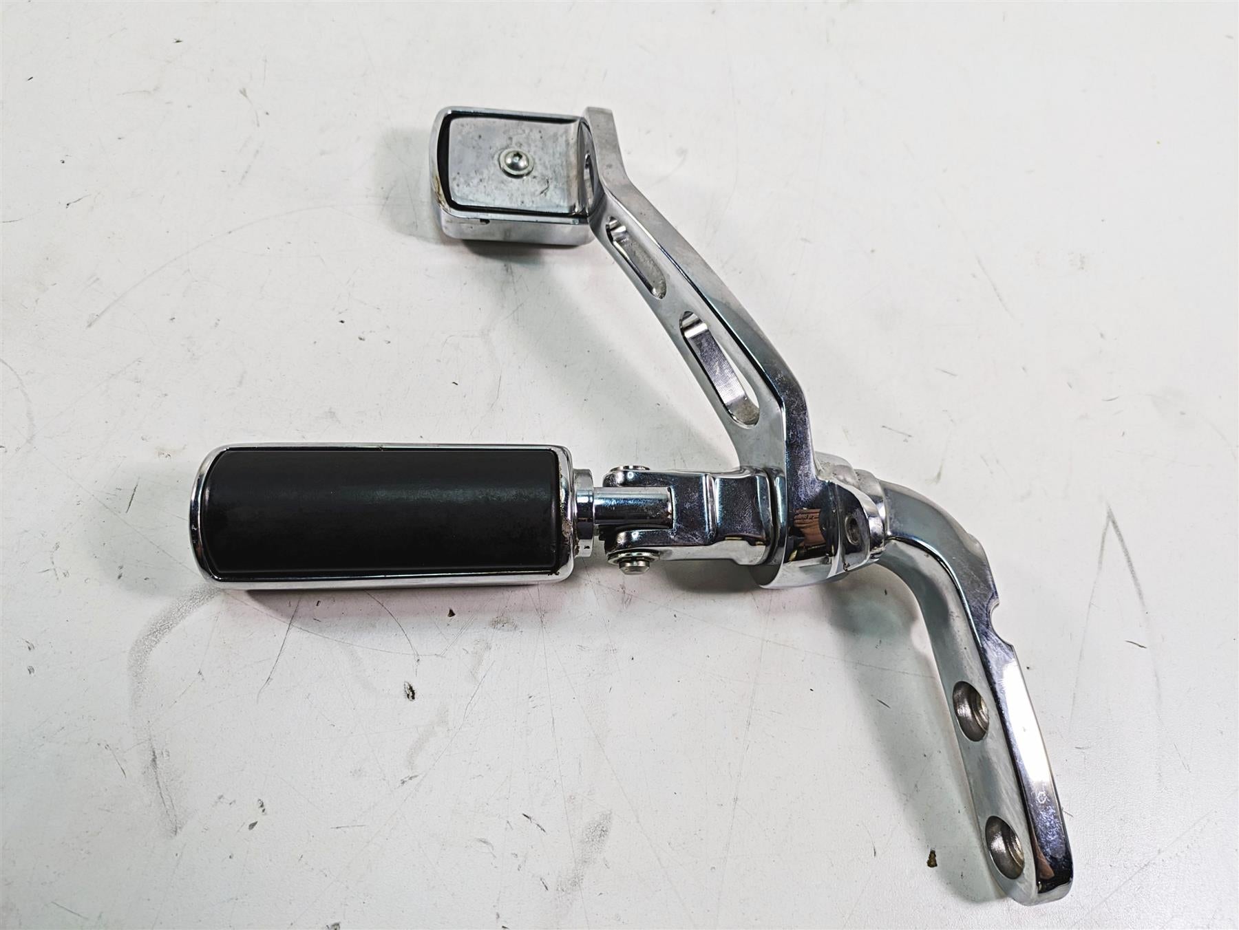 2009 Harley Dyna FXDFSE CVO Fat Bob Right Side Front Control Set 33697-03A {{ shop.shopifyCountryName }} - Mototech271