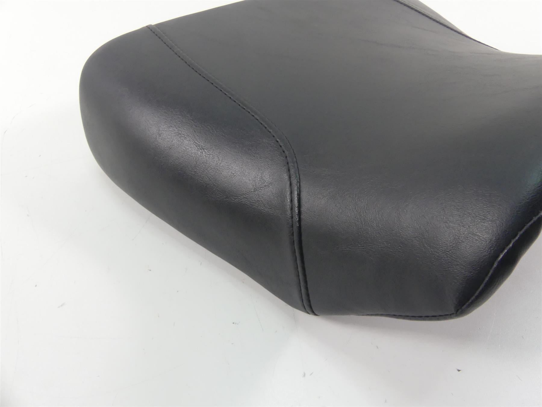 2011 Harley VRSCF Muscle Rod Nice Front Rider Driver Seat Saddle 52433-09 {{ shop.shopifyCountryName }} - Mototech271