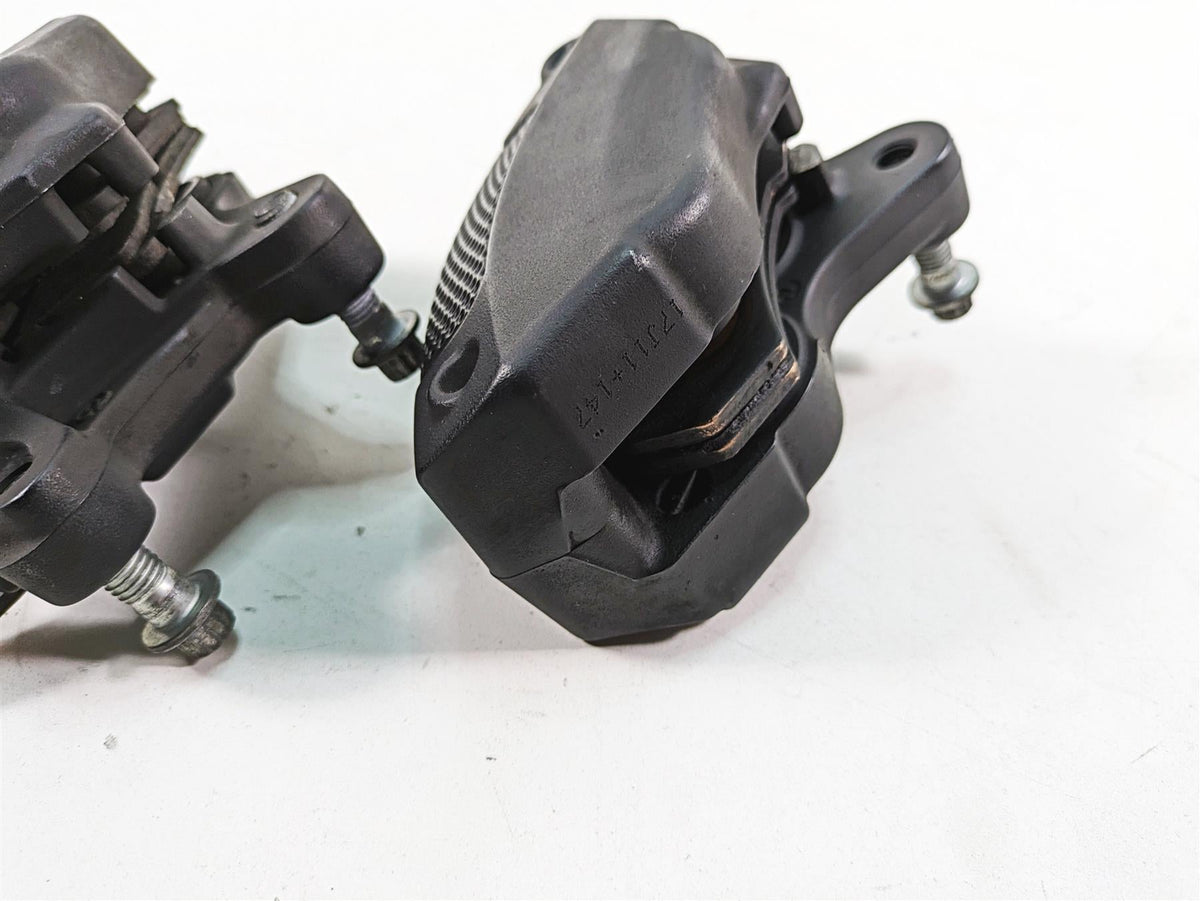 2018 Harley Touring FLHXSE CVO Street Glide Front Brake Caliper Set 41300209 {{ shop.shopifyCountryName }} - Mototech271