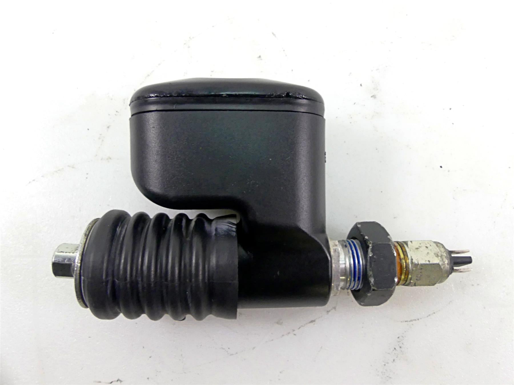 2010 Harley FXDF Dyna Fat Bob Rear Brake Master Cylinder 42474-06C {{ shop.shopifyCountryName }} - Mototech271
