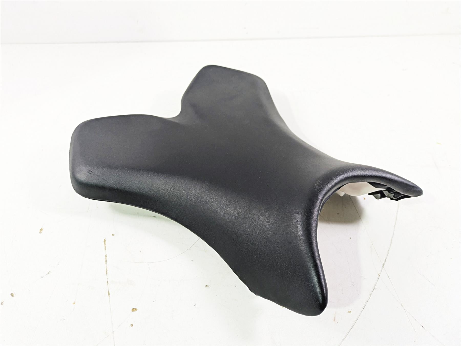 2005 Yamaha YZFR1 YZF R1 Front Rider Seat Saddle -No Tears 5VY-24710-00-00 {{ shop.shopifyCountryName }} - Mototech271
