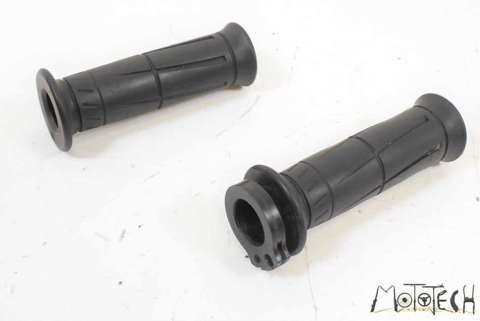 2015 Kawasaki ZX10R ZX10 R Ninja Grip SET 32099-0049 {{ shop.shopifyCountryName }} - Mototech271