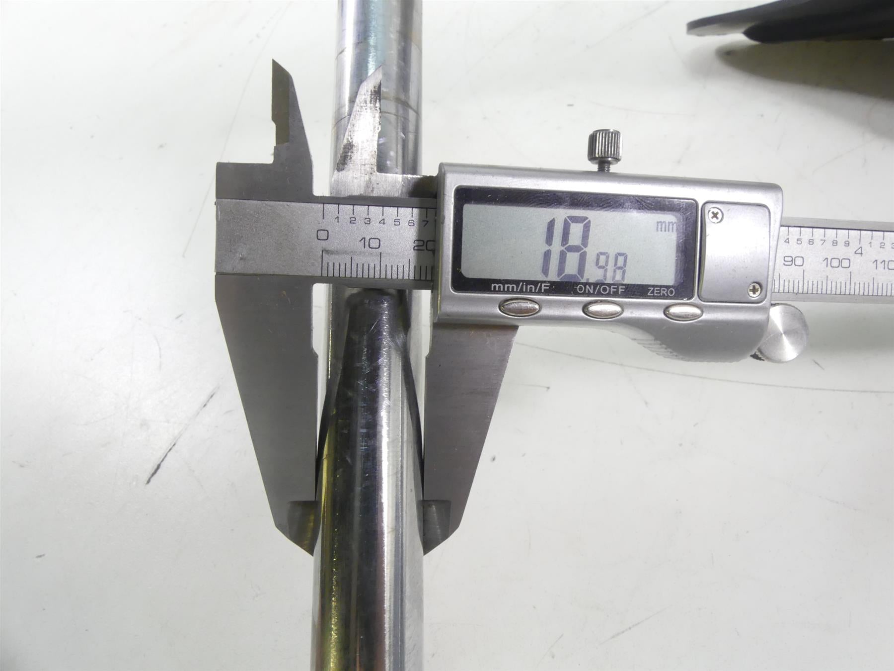 1997 Harley Dyna FXDS Super Glide Conv Rear Chrome Swingarm + 3/4" Ax 47820-90A {{ shop.shopifyCountryName }} - Mototech271