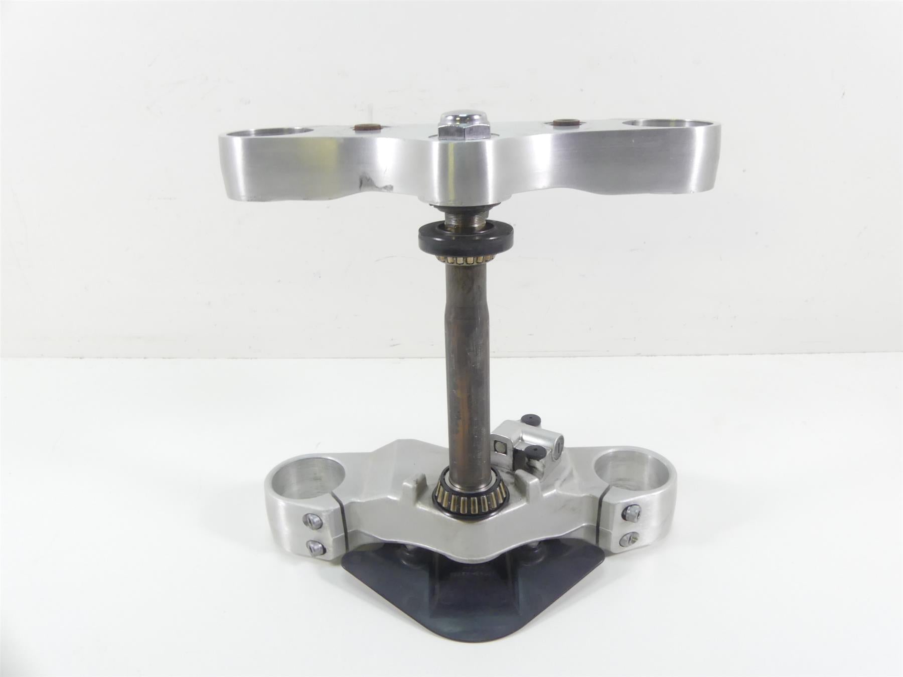 2007 Suzuki M109R VZR1800 Boulevard Upper & Lower Triple Tree 51410-48G00 {{ shop.shopifyCountryName }} - Mototech271