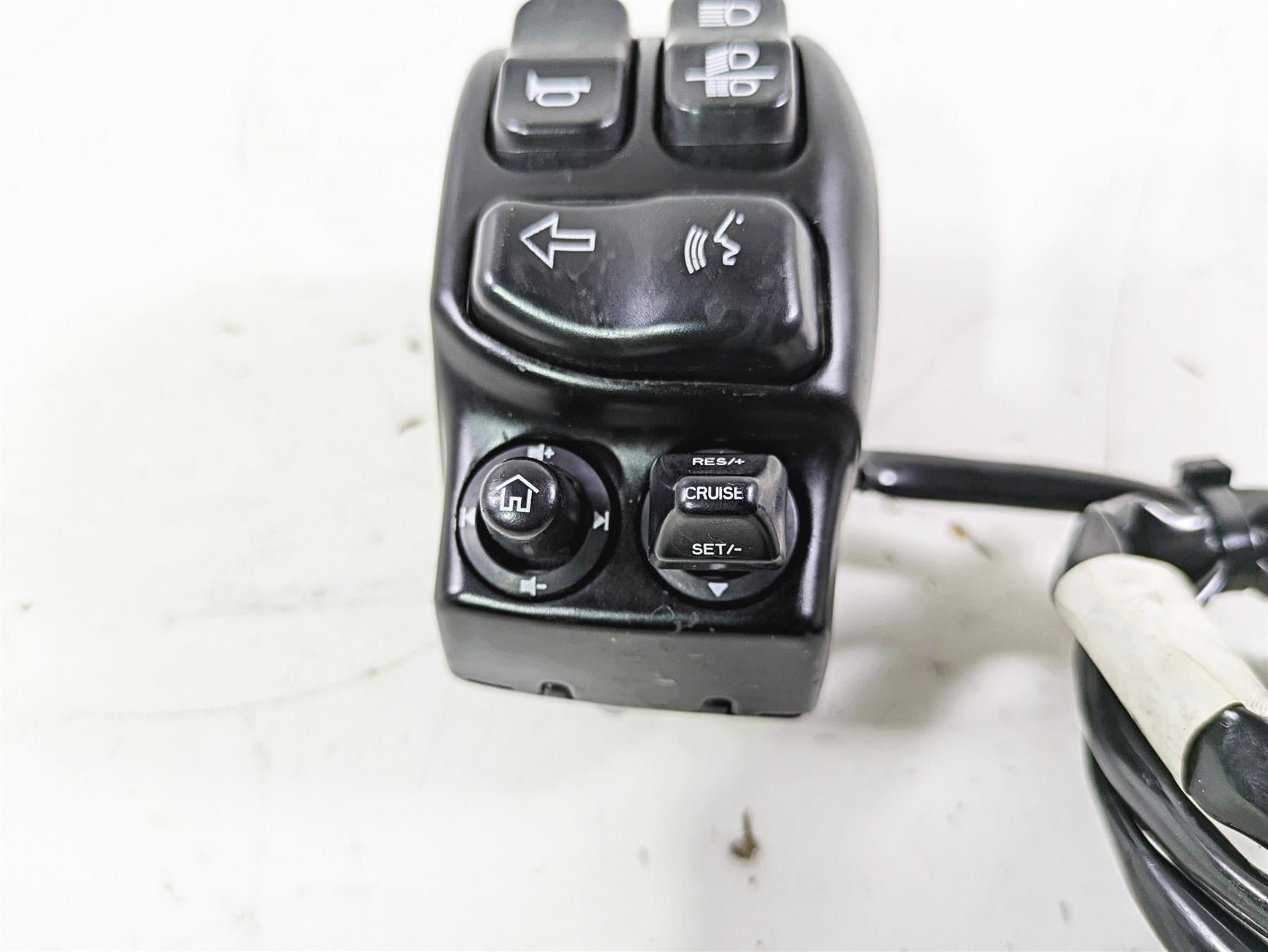 2016 Harley Touring FLTRX Road Glide Left Hand Control Switch 71500128B {{ shop.shopifyCountryName }} - Mototech271