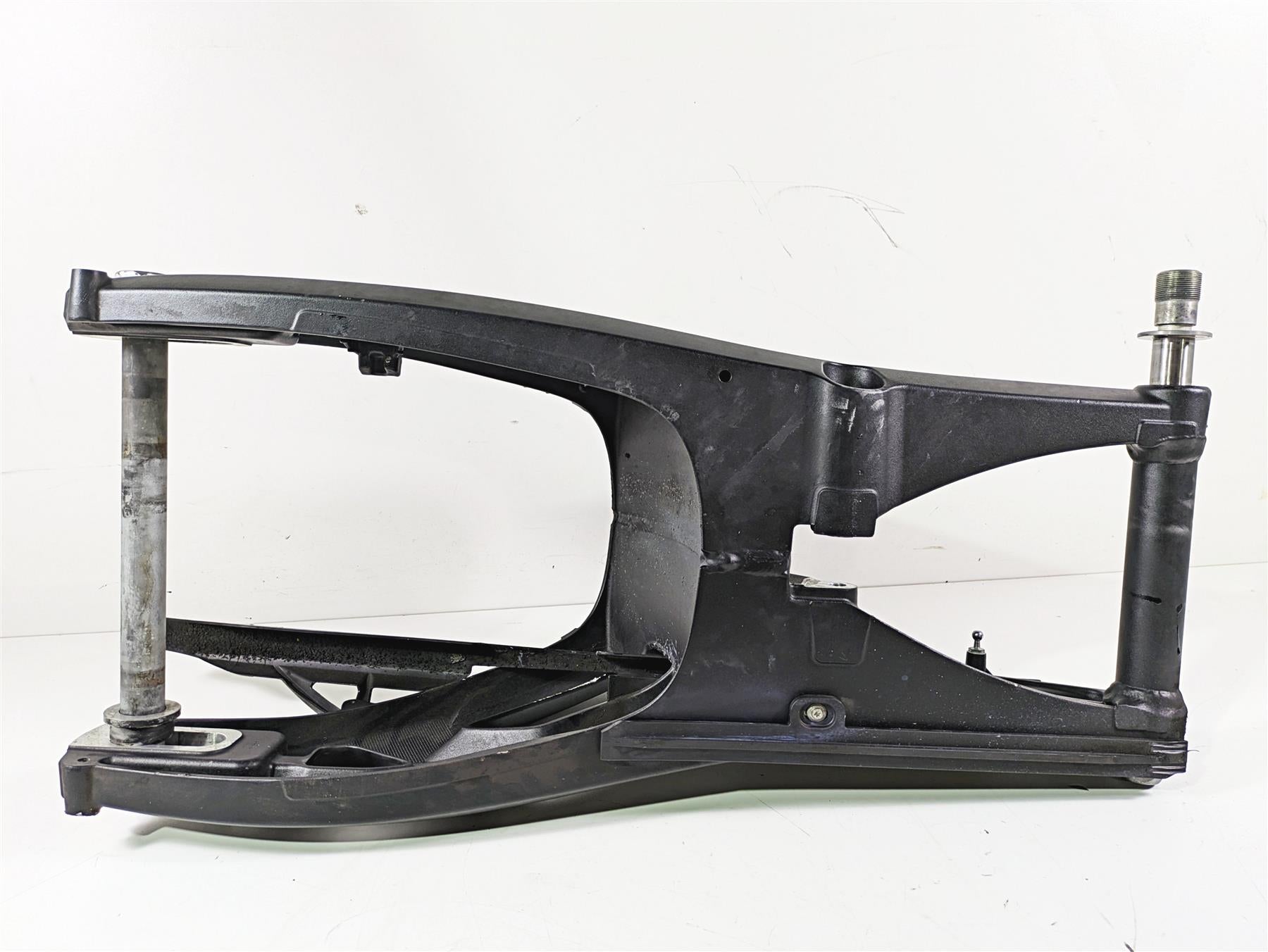 2019 BMW S1000XR K49 Swingarm Swing Arm & 28mm Rear Axle 33358560101 {{ shop.shopifyCountryName }} - Mototech271