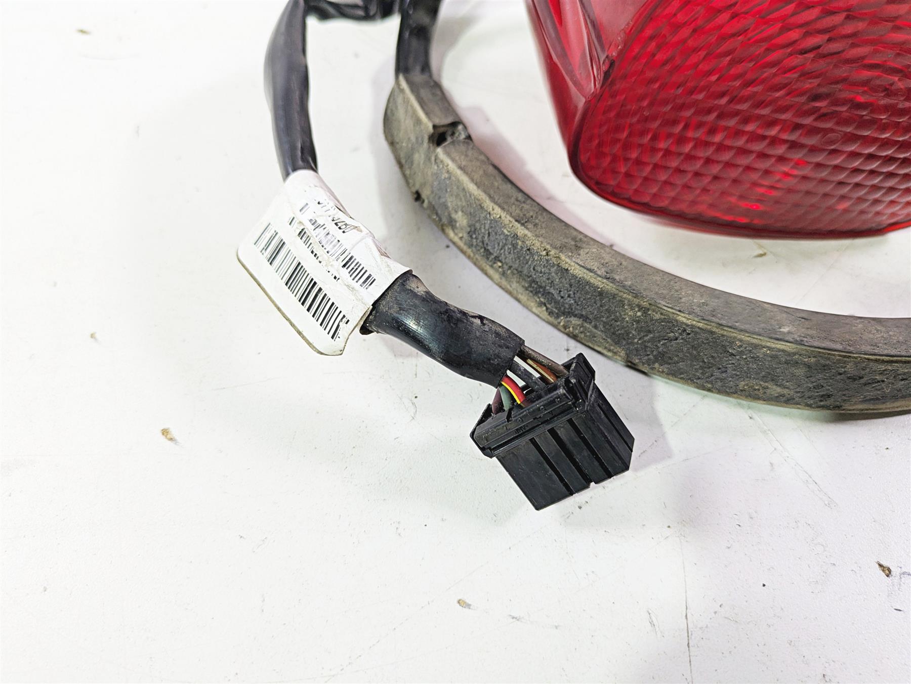 2011 Harley FXDC Dyna Super Glide Taillight Tail Light Lamp & Lens 68140-04 {{ shop.shopifyCountryName }} - Mototech271